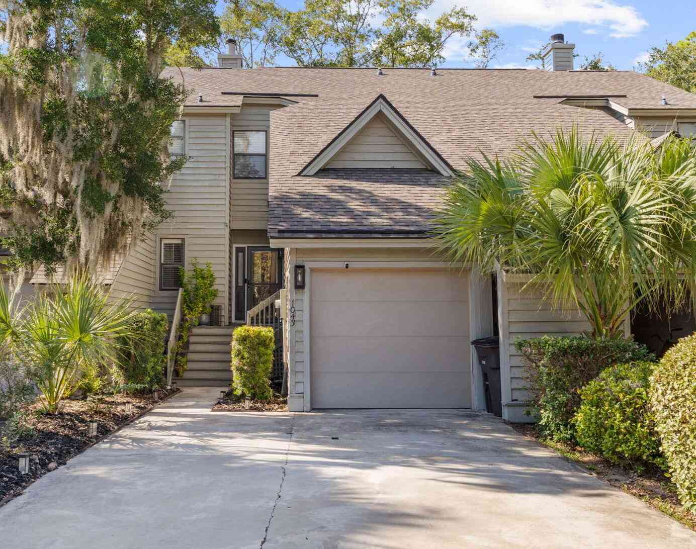 Townhouse For Sale - 1043 Marsh Court Lane<br/> Mount Pleasant, SC 29464