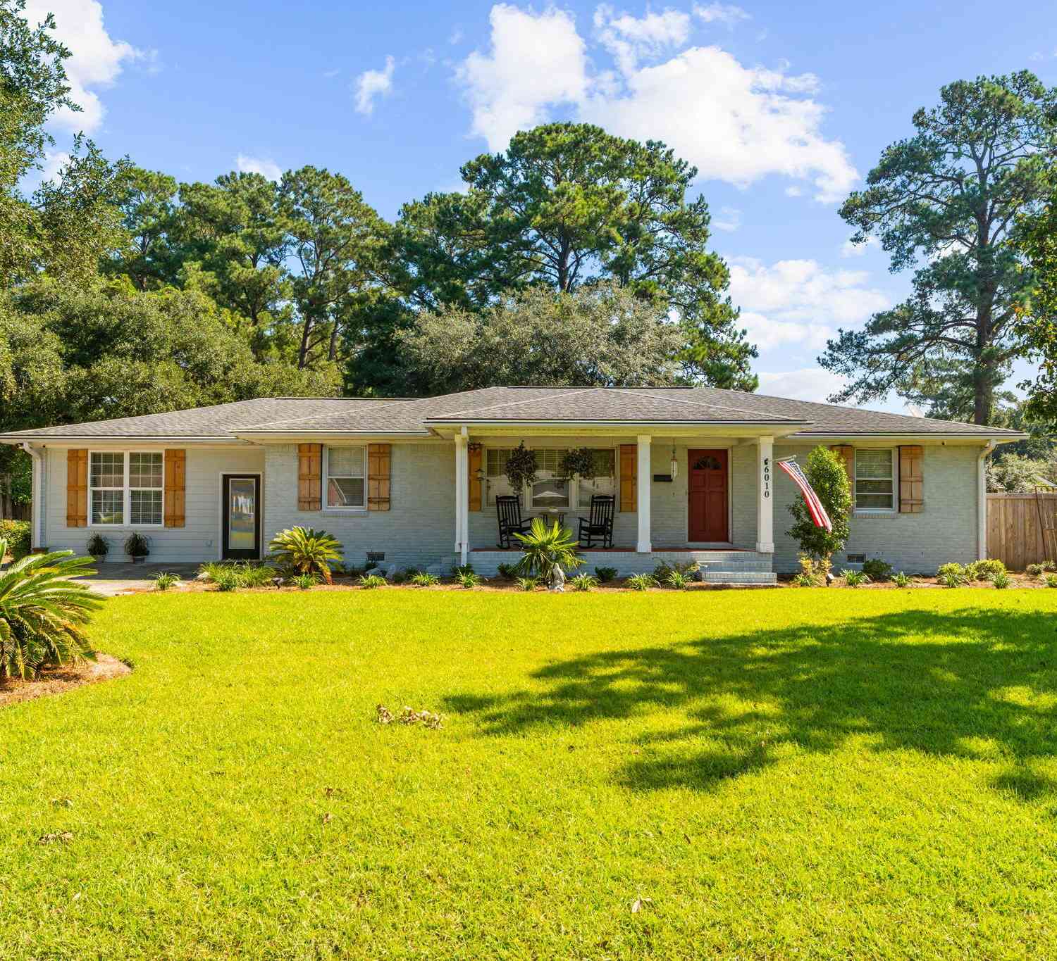 Homes For Sale - 6010 Wedgewood Drive<br/> Hanahan, SC 29410
