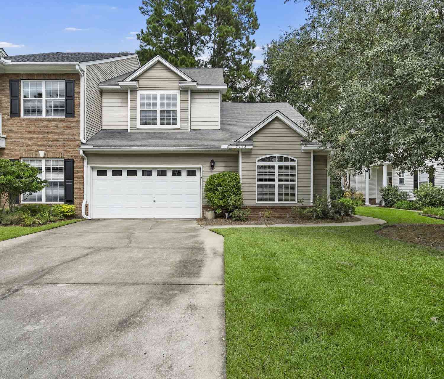Townhouse For Sale - 2463 Draymohr Court<br/> Mount Pleasant, SC 29466