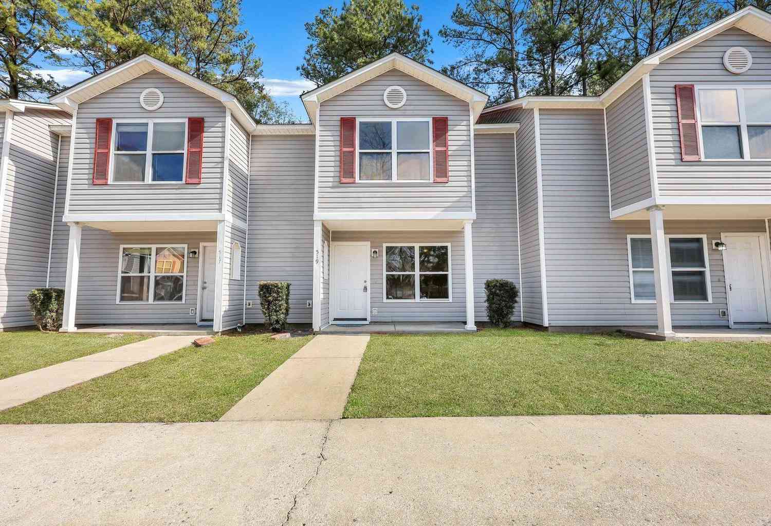 Townhouse For Sale - 531 Travelers Boulevard<br/> Summerville, SC 29485