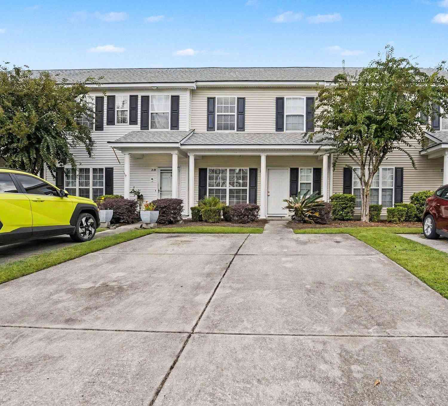 Townhouse For Sale - 223 Congaree River Drive<br/> Summerville, SC 29485