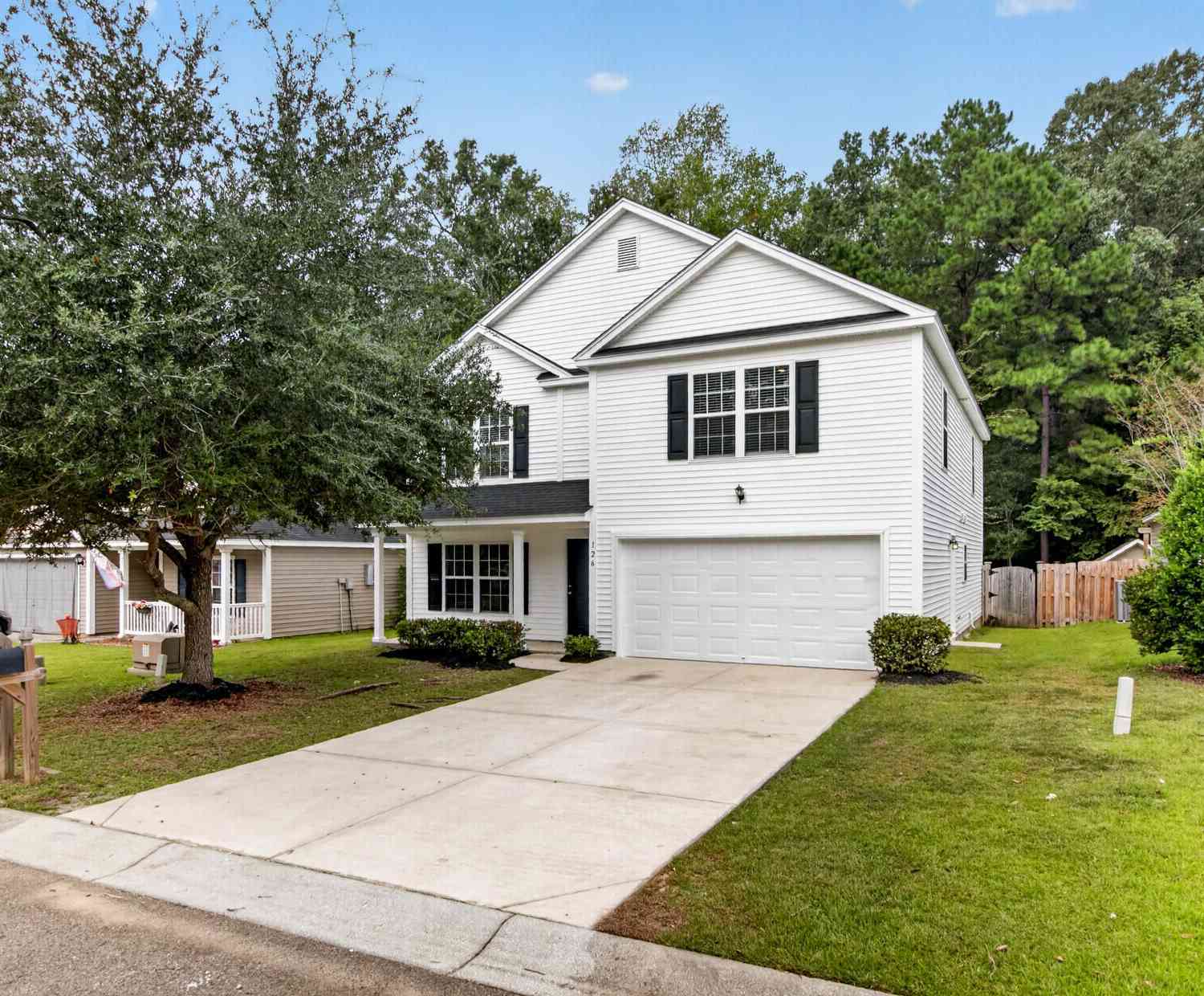 Homes For Sale - 126 Avalon Road<br/> Summerville, SC 29483