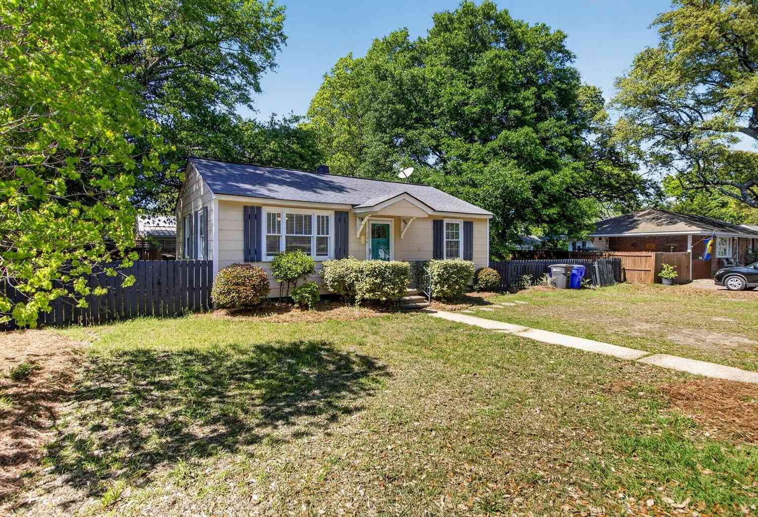 Homes For Rent - 736 Mccants Drive<br/> Mount Pleasant, SC 29464