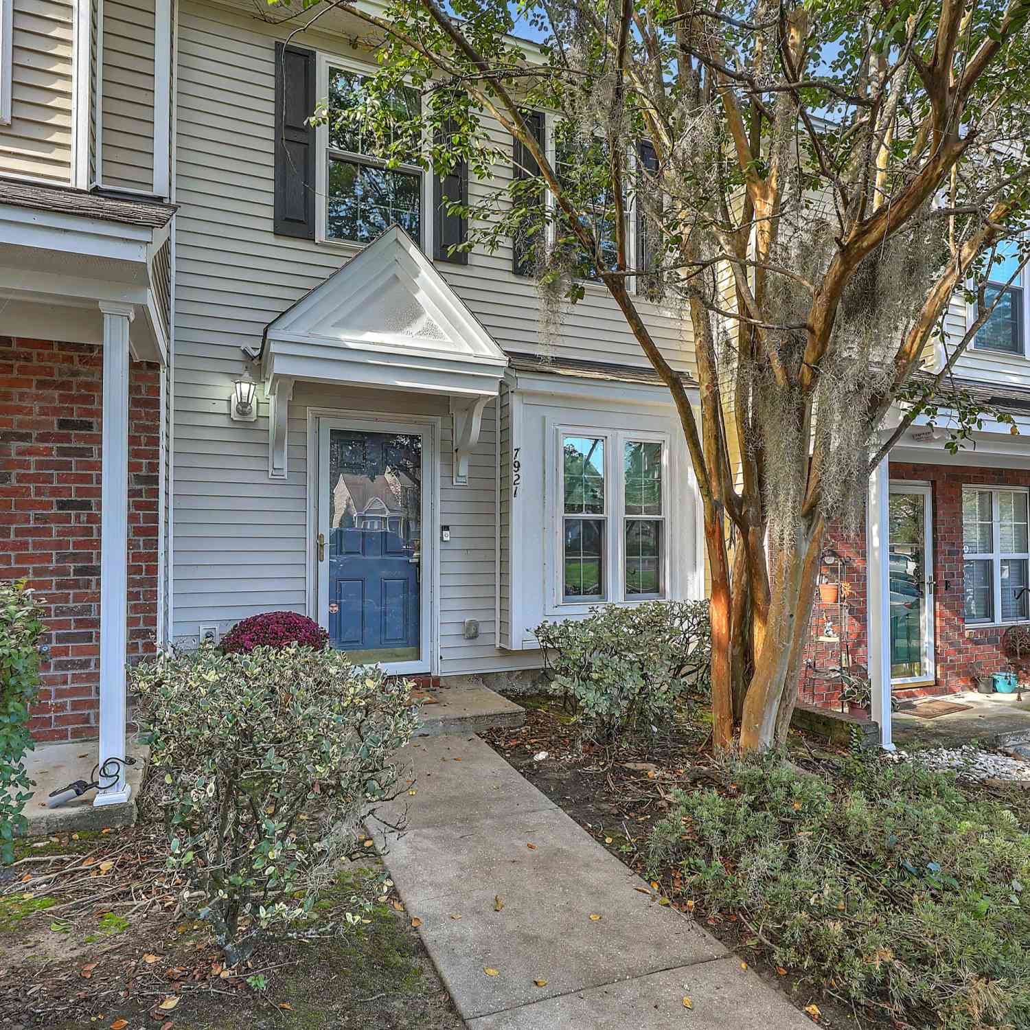 Townhouse For Sale - 7921 Shadow Oak Drive<br/> North Charleston, SC 29406