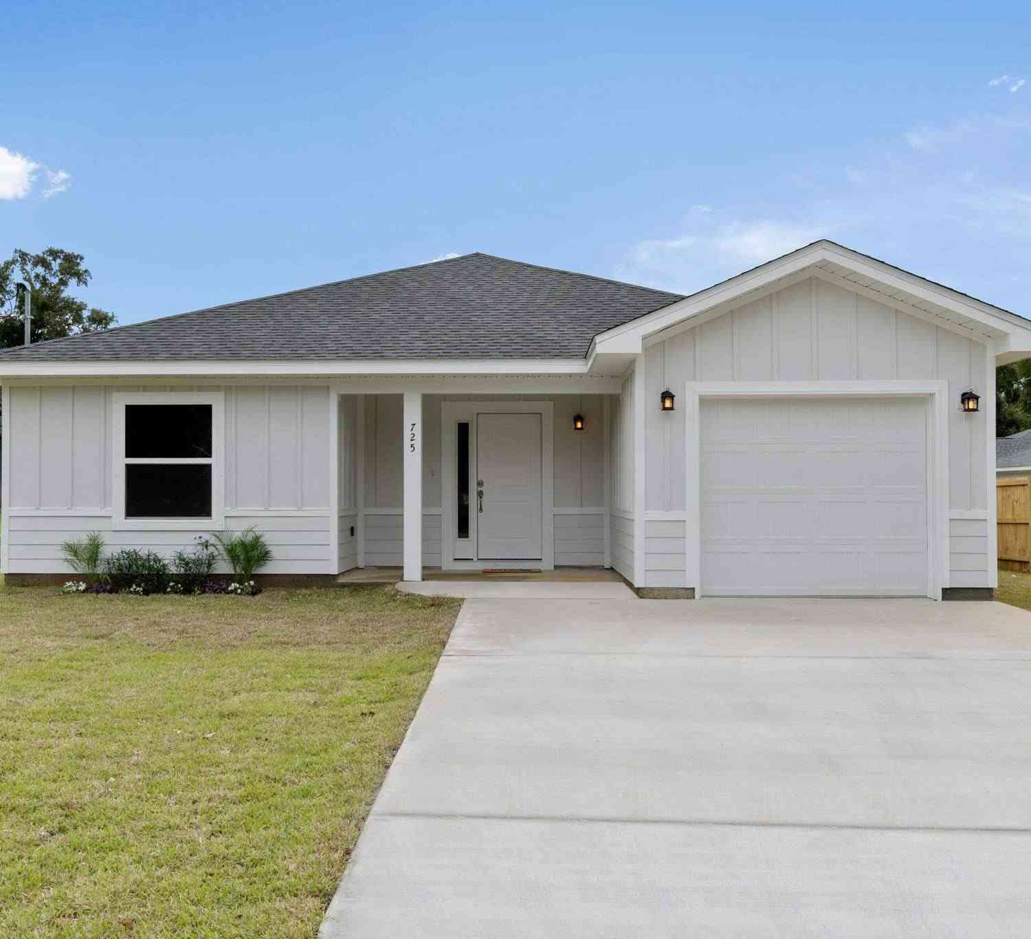 Homes For Sale - 725 W Ensley St<br/> Pensacola, FL 32534