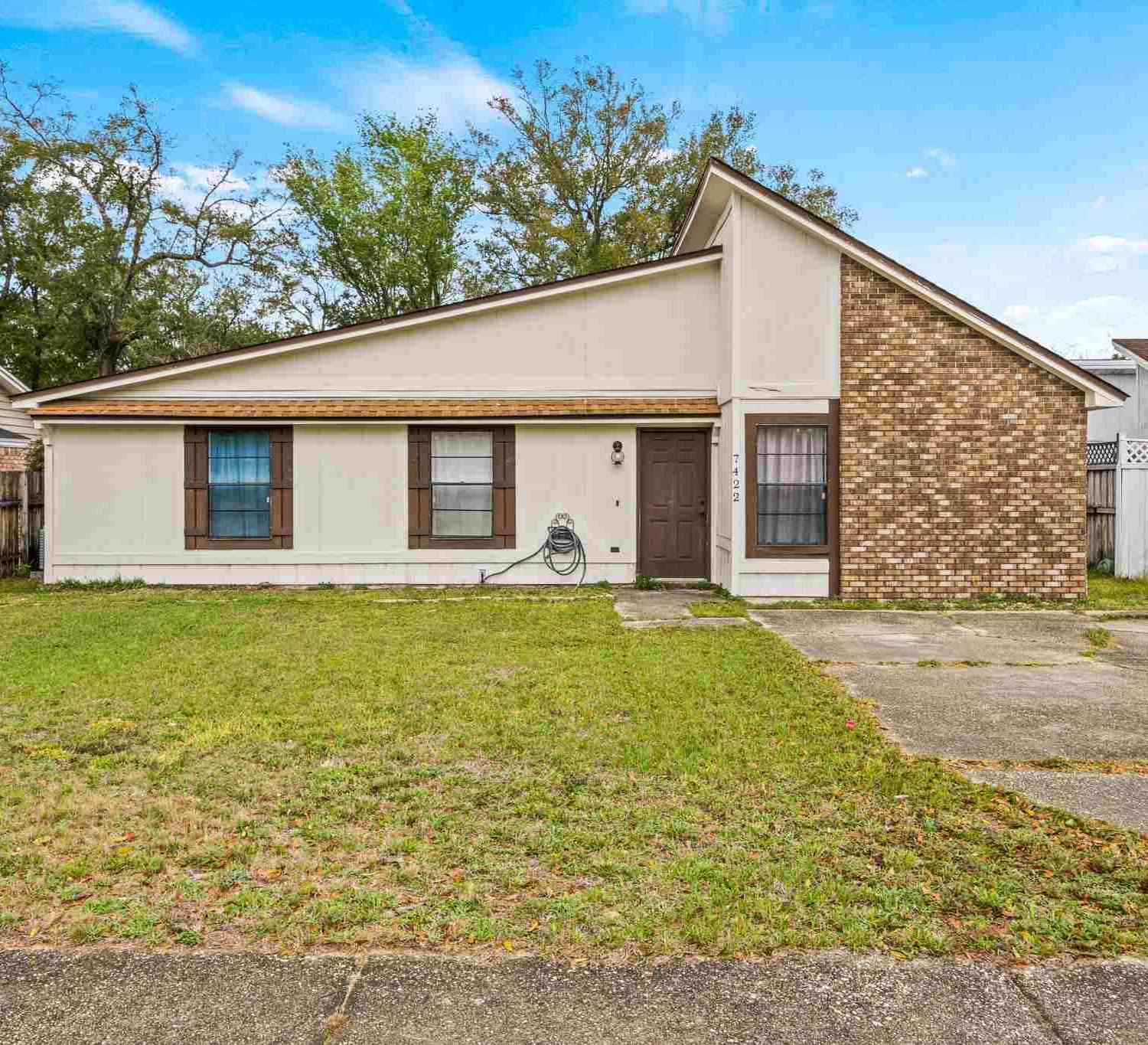 Homes For Sale - 7422 Viewcrest Dr<br/> Pensacola, FL 32504
