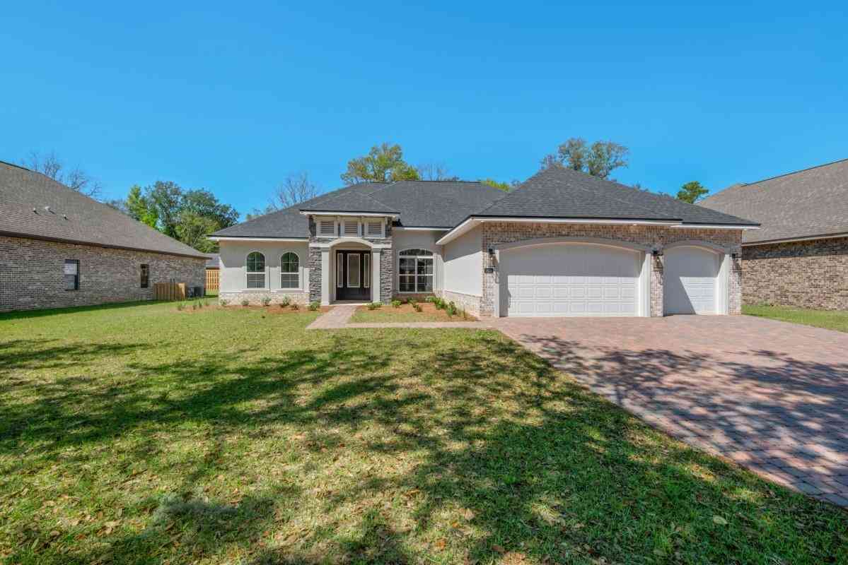Homes For Sale - 1429 E Shores Blvd<br/> Gulf Breeze, FL 32563