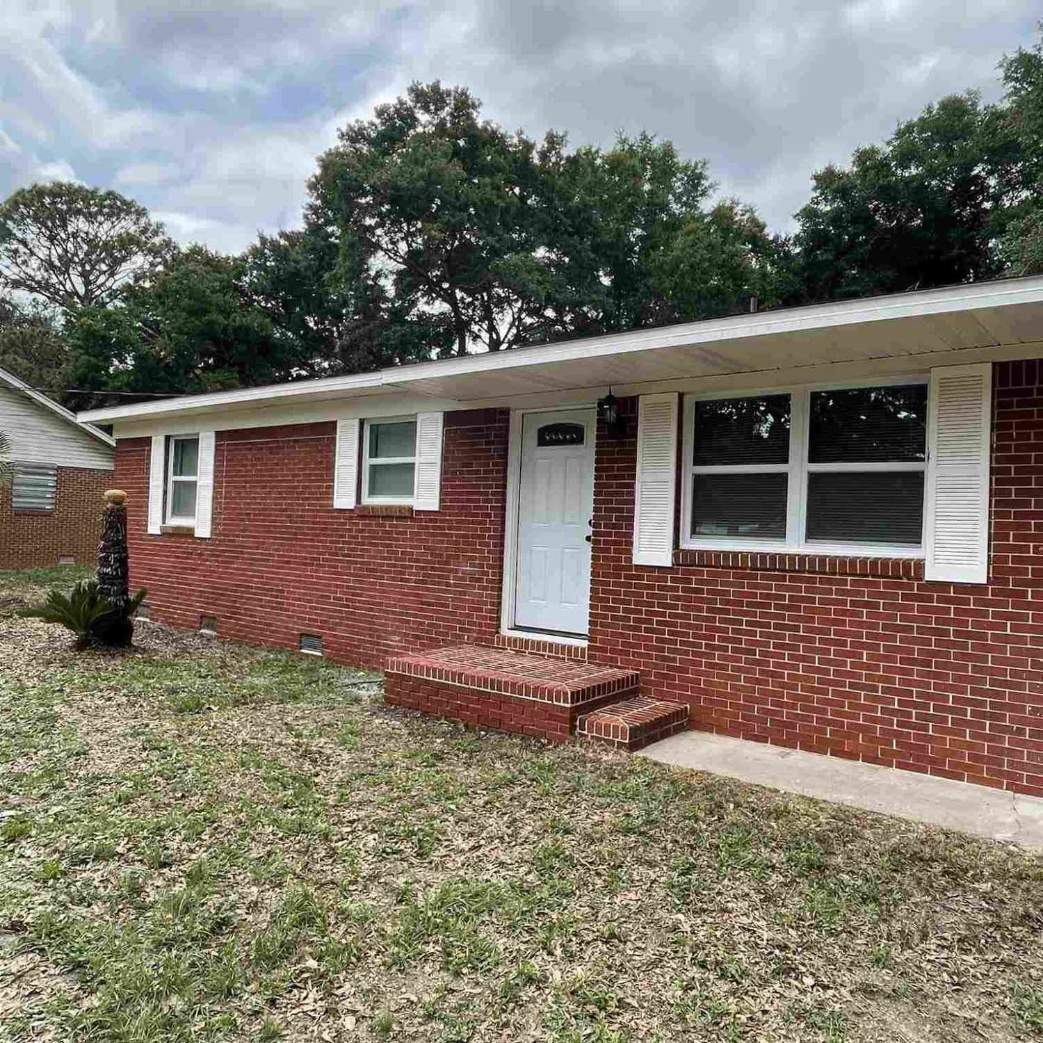 Homes For Sale - 1620 E Burgess Rd<br/> Pensacola, FL 32504