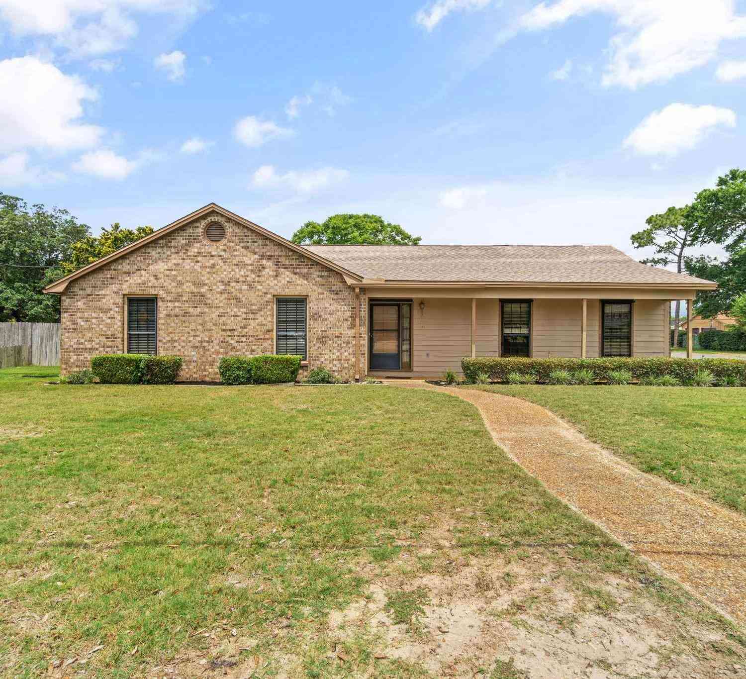 Homes For Sale - 5765 Reynosa Dr<br/> Pensacola, FL 32504