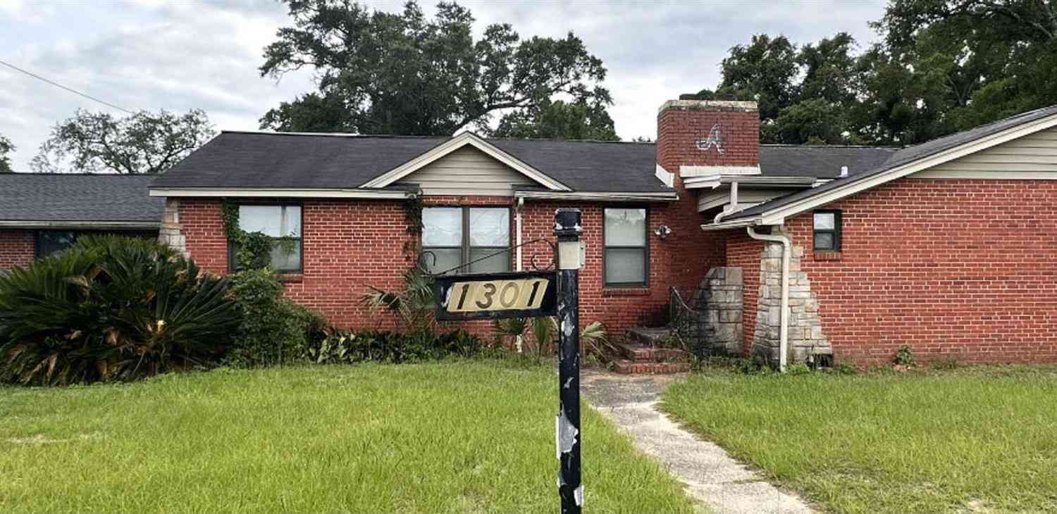 Homes For Sale - 1301 W Lee St<br/> Pensacola, FL 32501