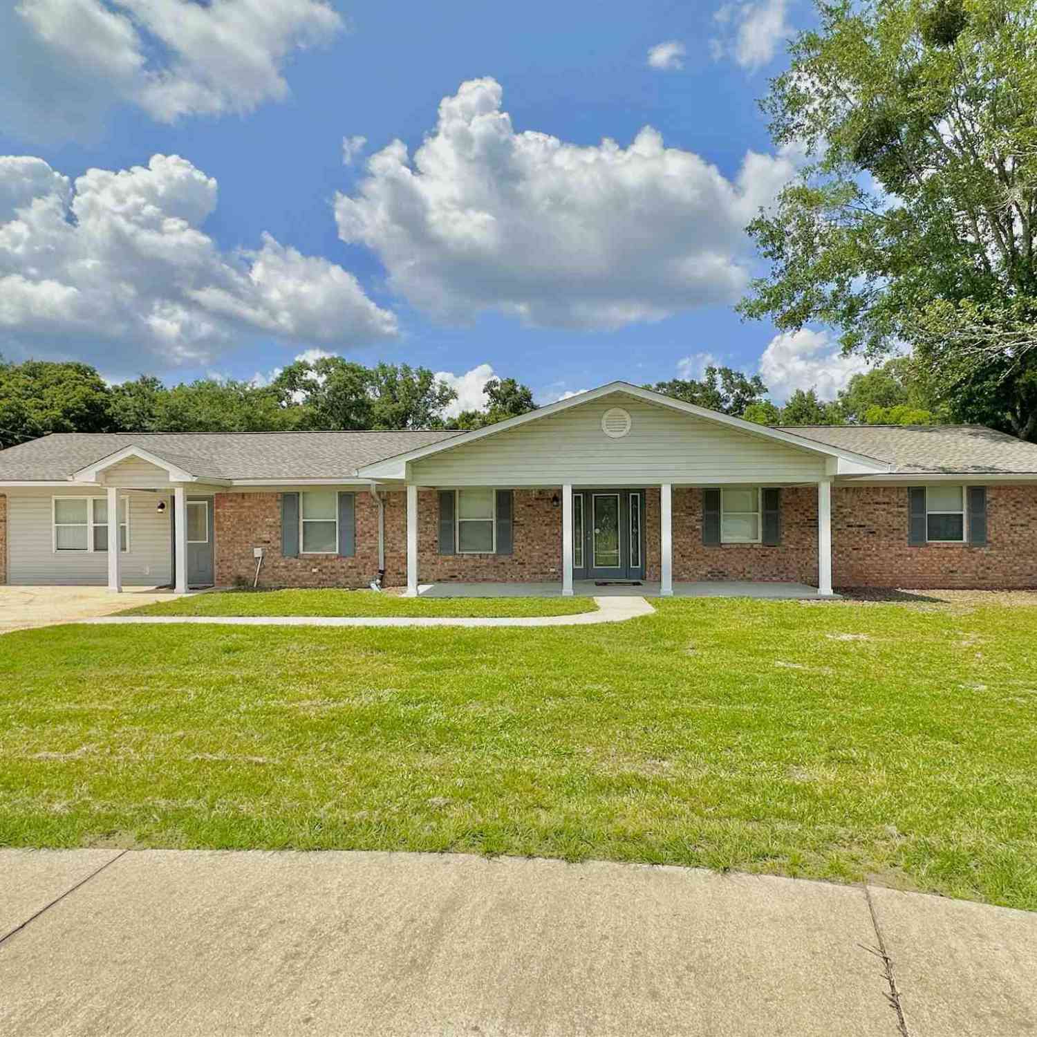 Homes For Sale - 1510 W Detroit Blvd<br/> Pensacola, FL 32534