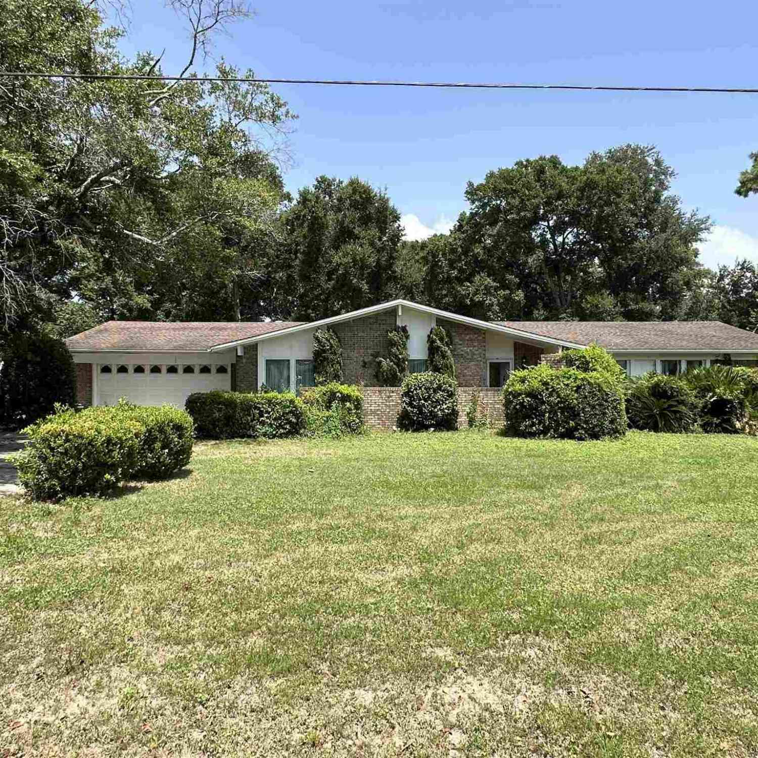 Homes For Sale - 7980 Lancelot Dr<br/> Pensacola, FL 32514