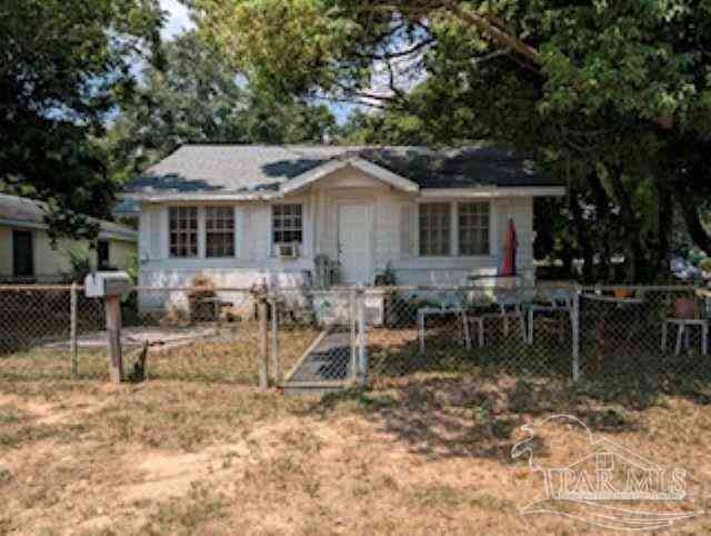 Homes For Sale - 3000 W Lee St<br/> Pensacola, FL 32505