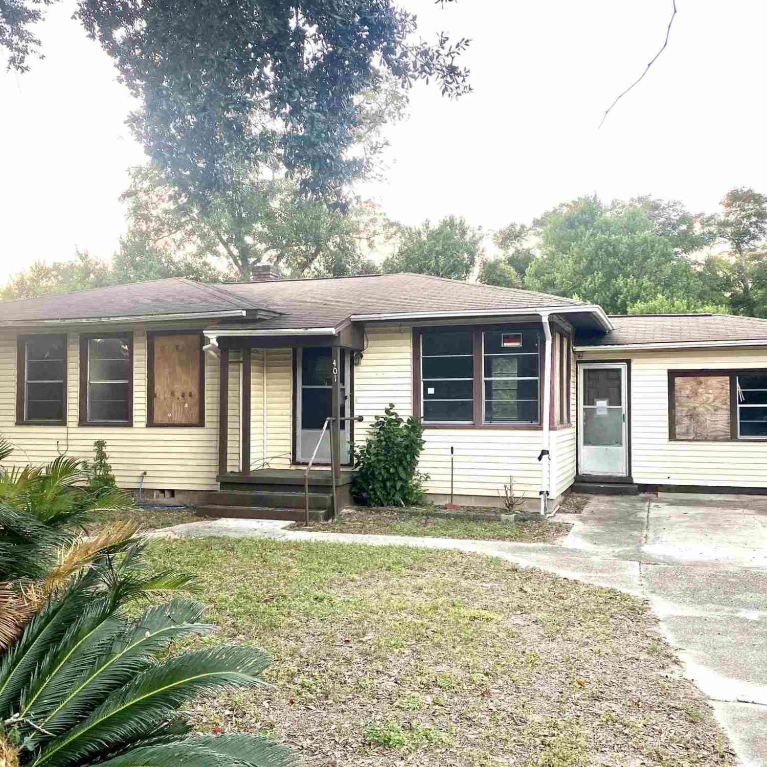 Homes For Sale - 401 Chaseville St<br/> Pensacola, FL 32507