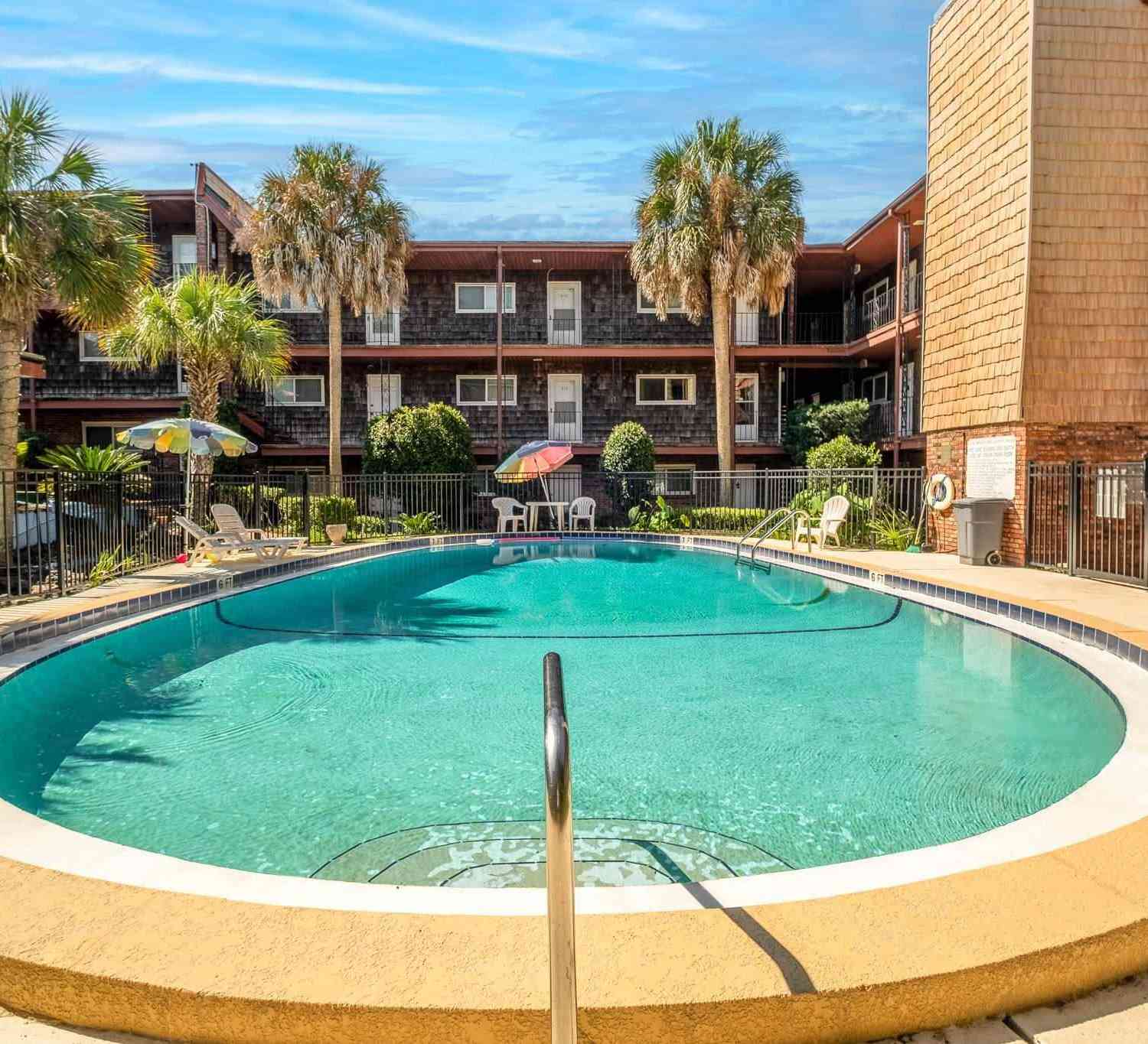 Condo For Sale - 300 Bayou Blvd #101<br/> Pensacola, FL 32503