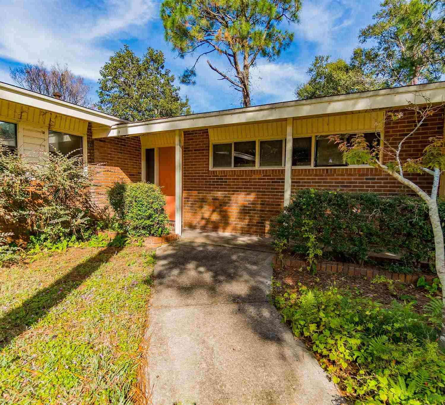 Homes For Sale - 311 Valencia St<br/> Gulf Breeze, FL 32561