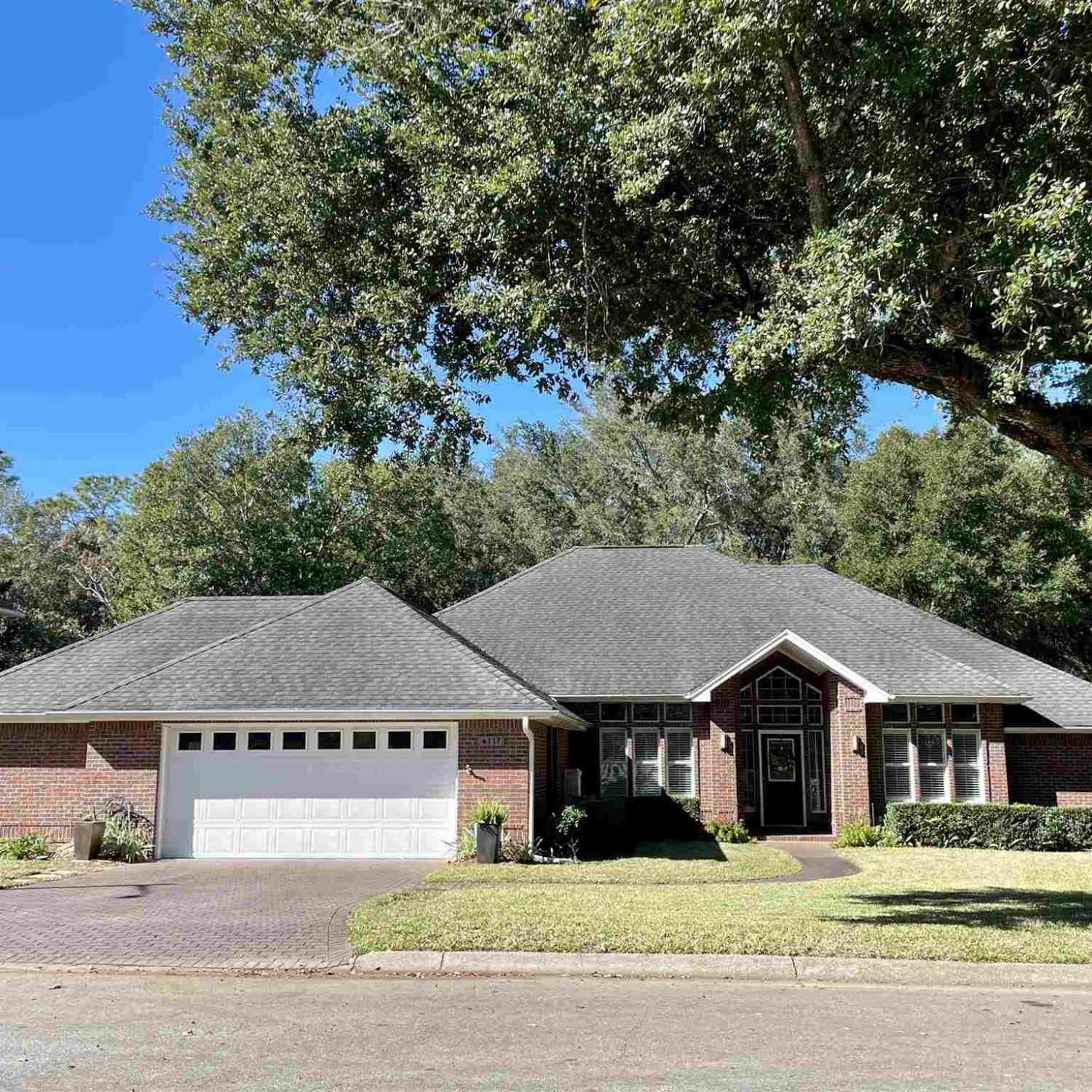 Homes For Sale - 4111 Brittany Pl<br/> Pensacola, FL 32504