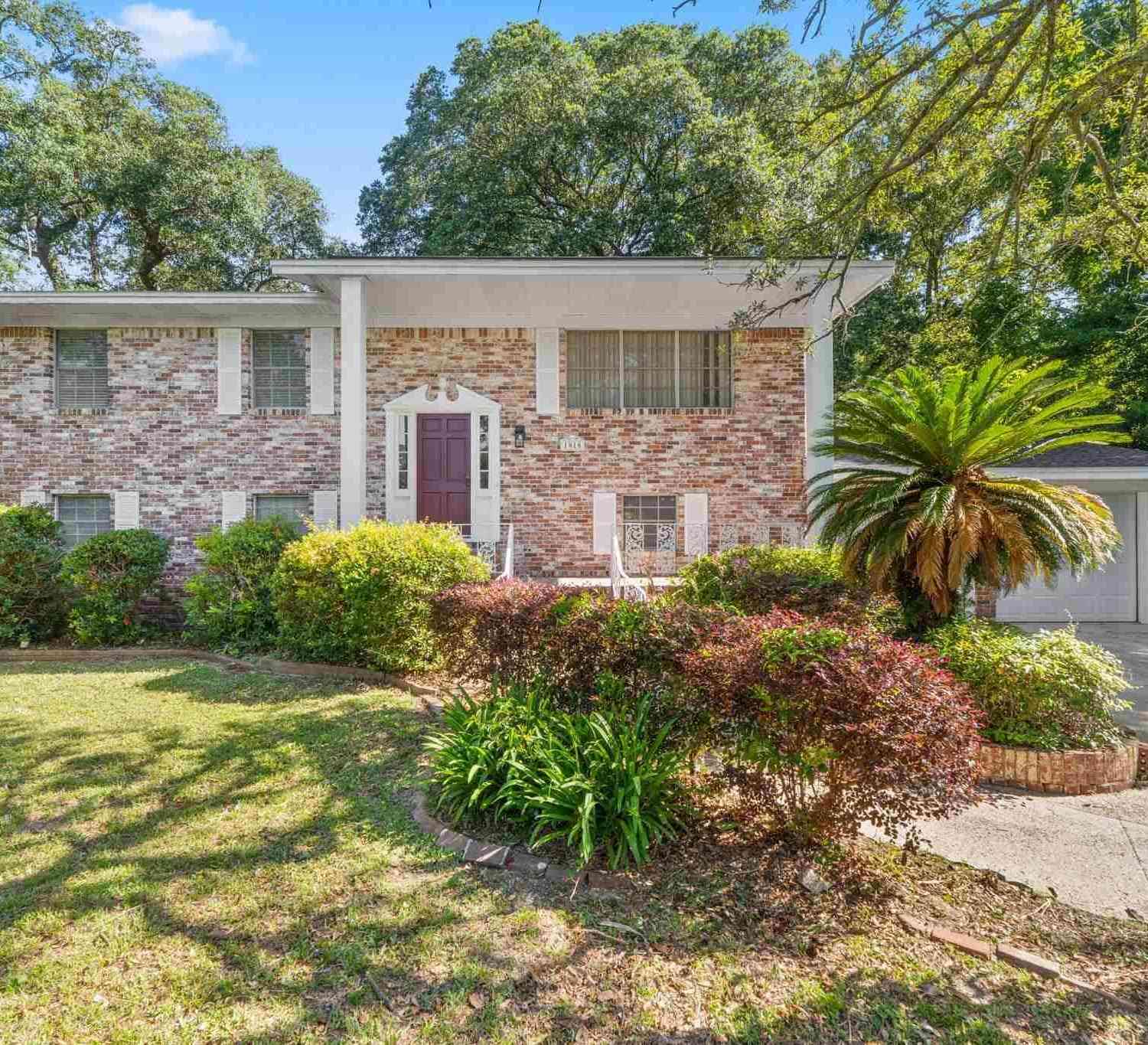 Homes For Sale - 1018 E Burgess Rd<br/> Pensacola, FL 32504