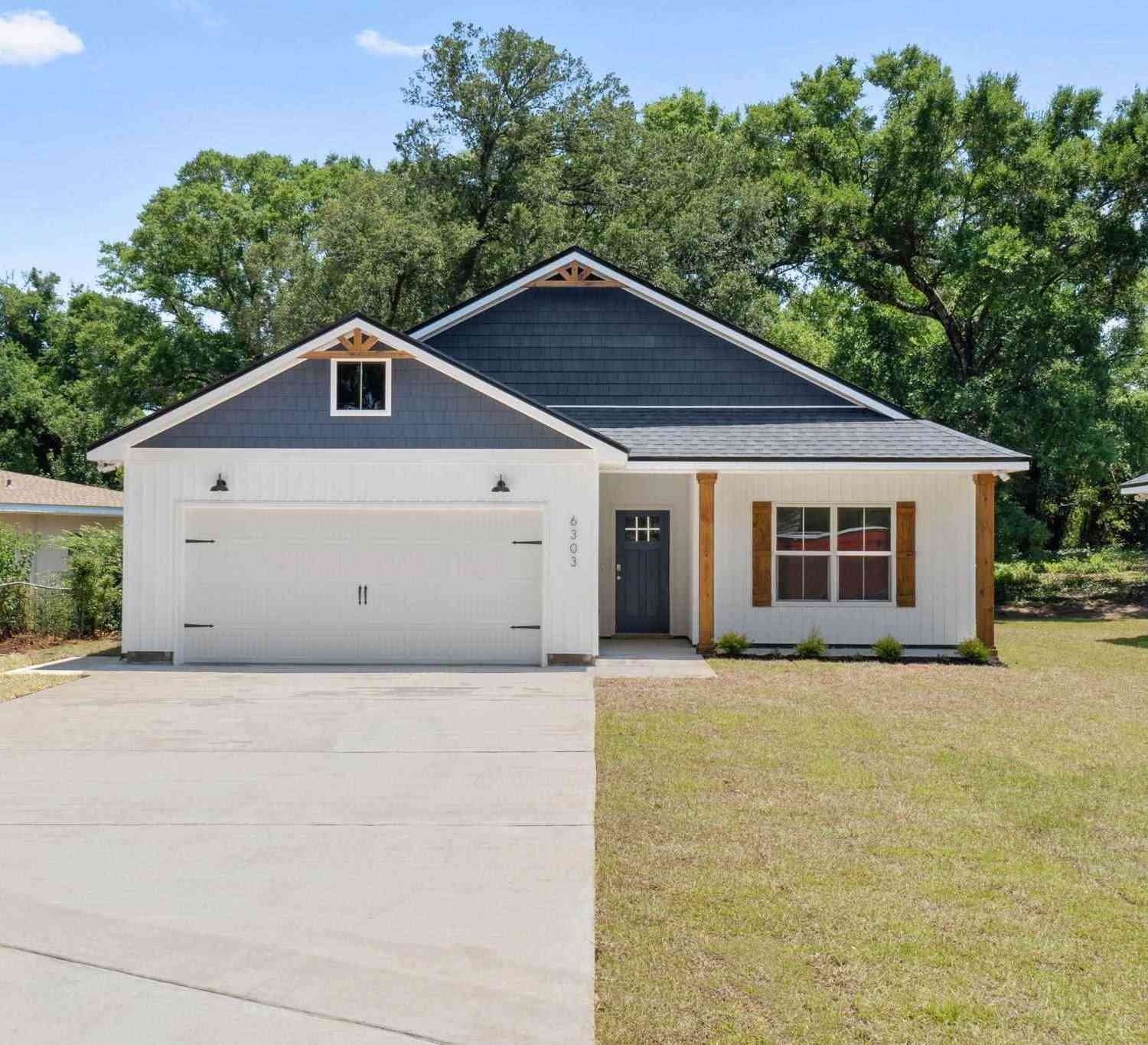 Homes For Sale - 6303 W La Rua St<br/> Pensacola, FL 32506