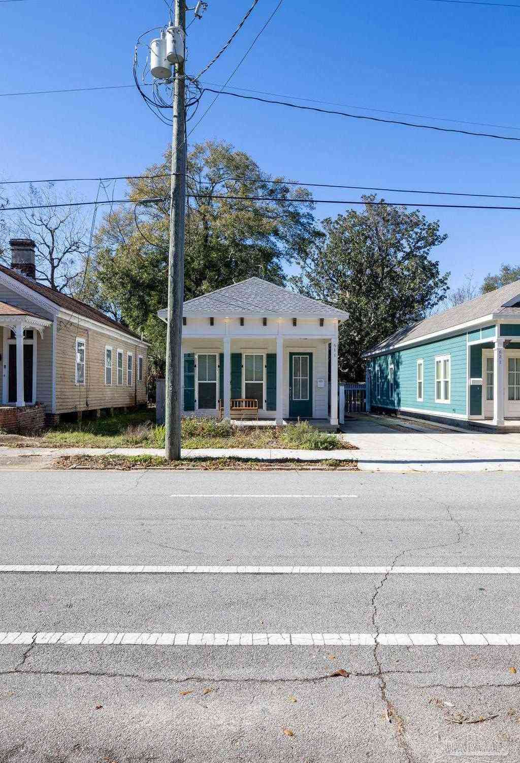 Homes For Sale - 611 N Davis Hwy<br/> Pensacola, FL 32501