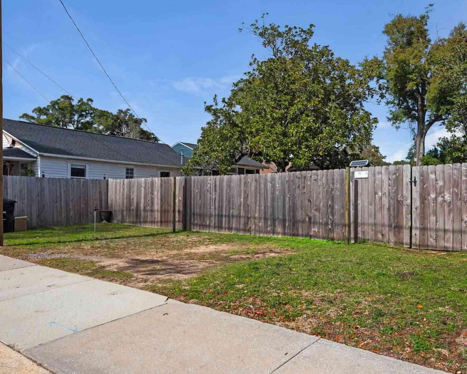 Vacant Land For Sale - 604 W Wright St<br/> Pensacola, FL 32501