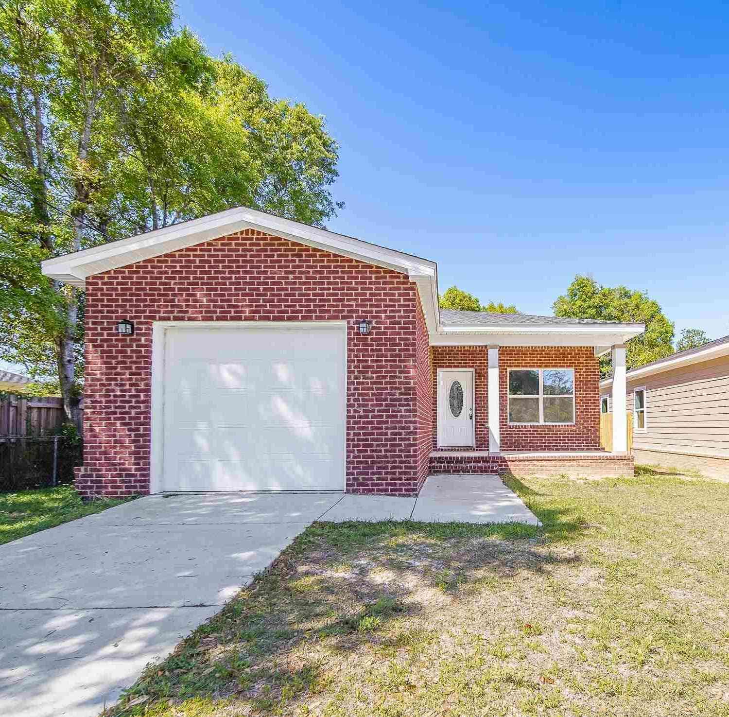 Homes For Sale - 2318 W Lakeview Ave<br/> Pensacola, FL 32505