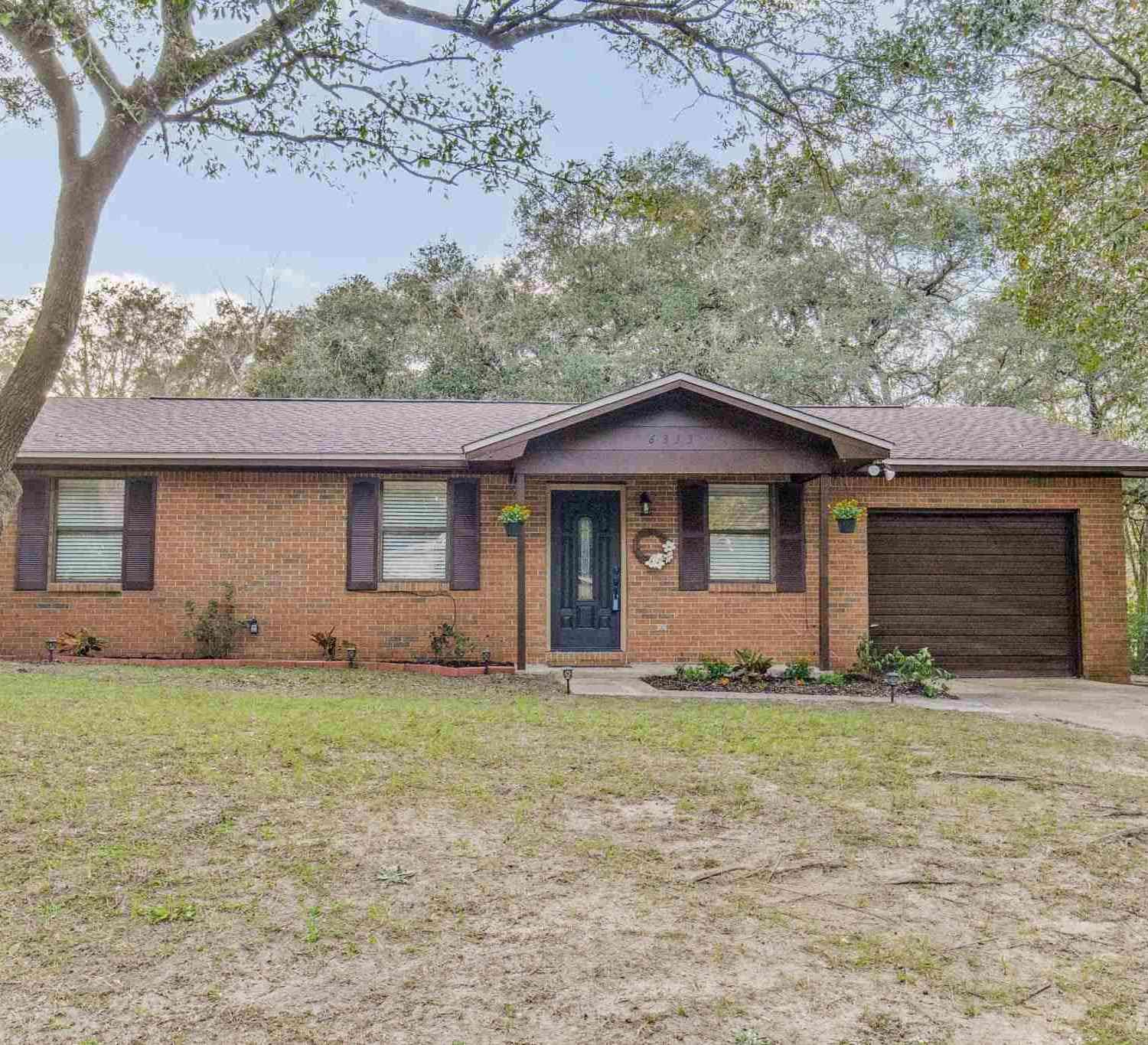 Homes For Sale - 6313 Cotton St<br/> Pensacola, FL 32526