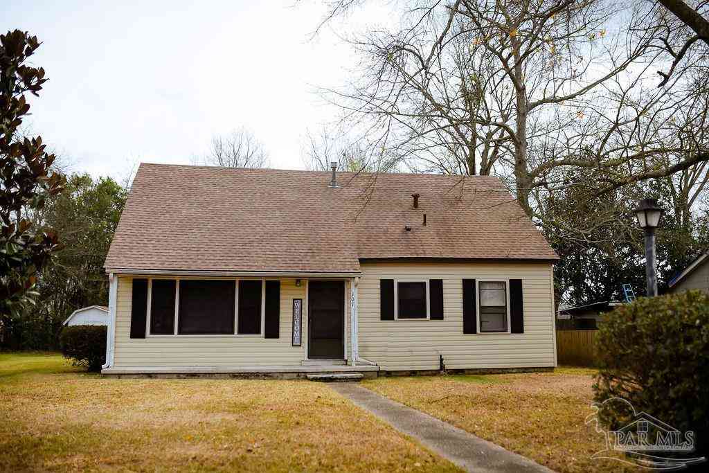 Homes For Sale - 107 3rd Ave<br/> Atmore, AL 36502
