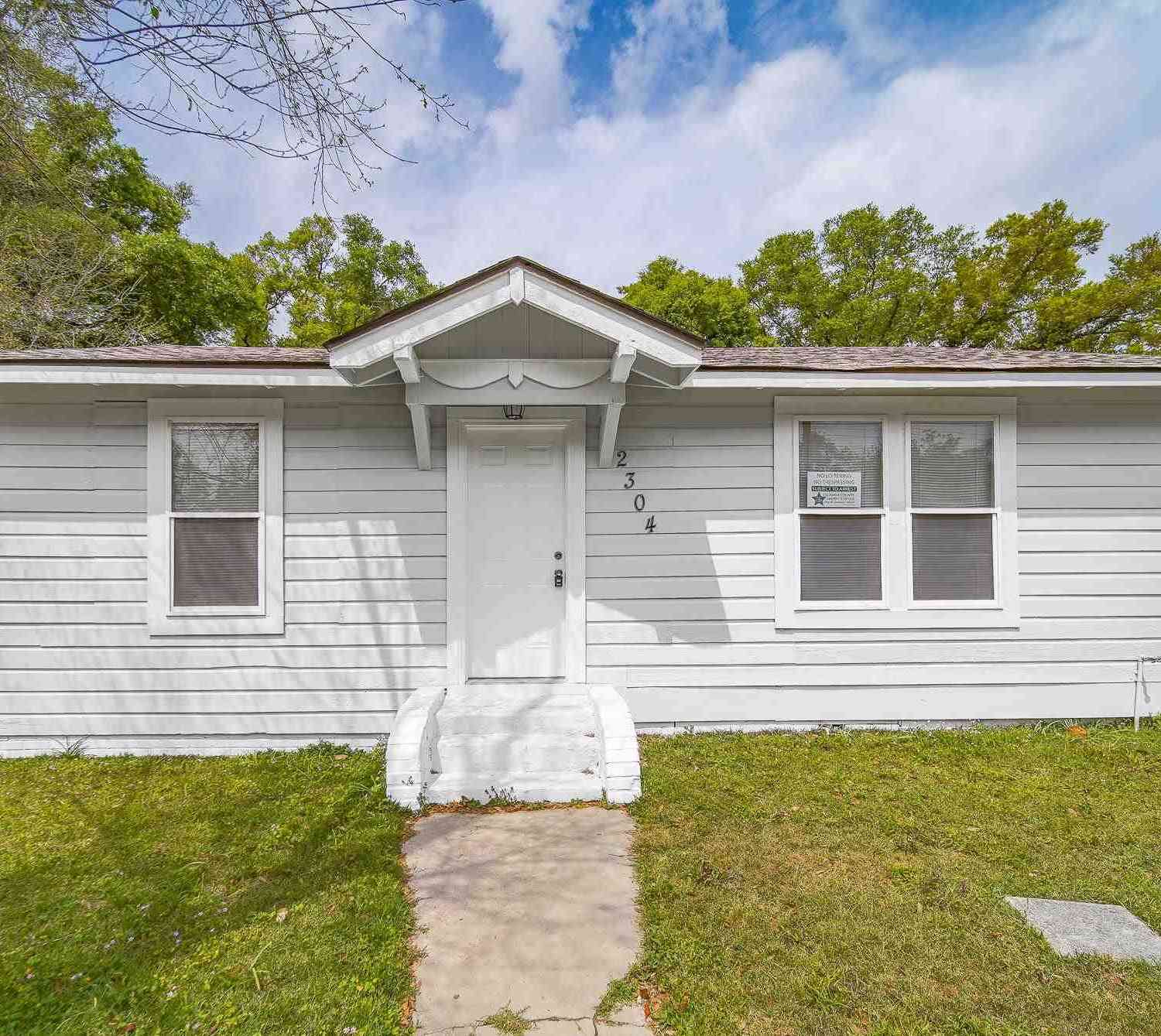 Homes For Sale - 2304 W Blount St<br/> Pensacola, FL 32505