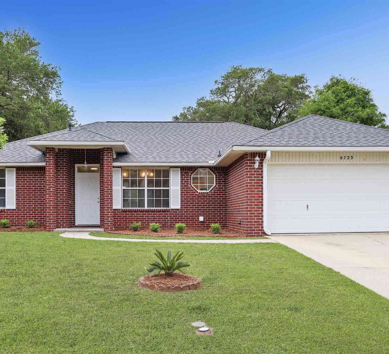 Homes For Sale - 6723 Hallendale Dr<br/> Pensacola, FL 32526