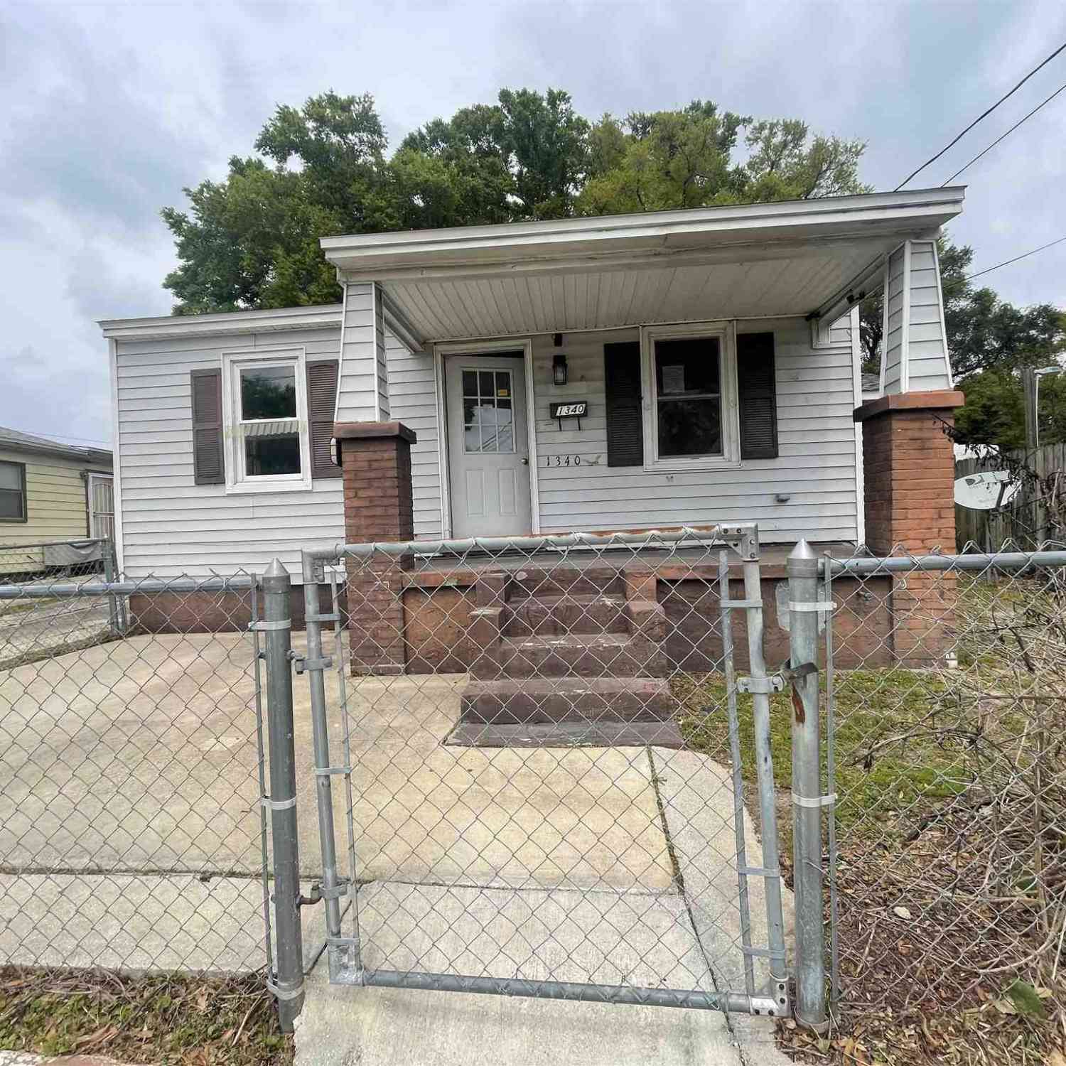 Homes For Sale - 1340 W Lloyd St<br/> Pensacola, FL 32501