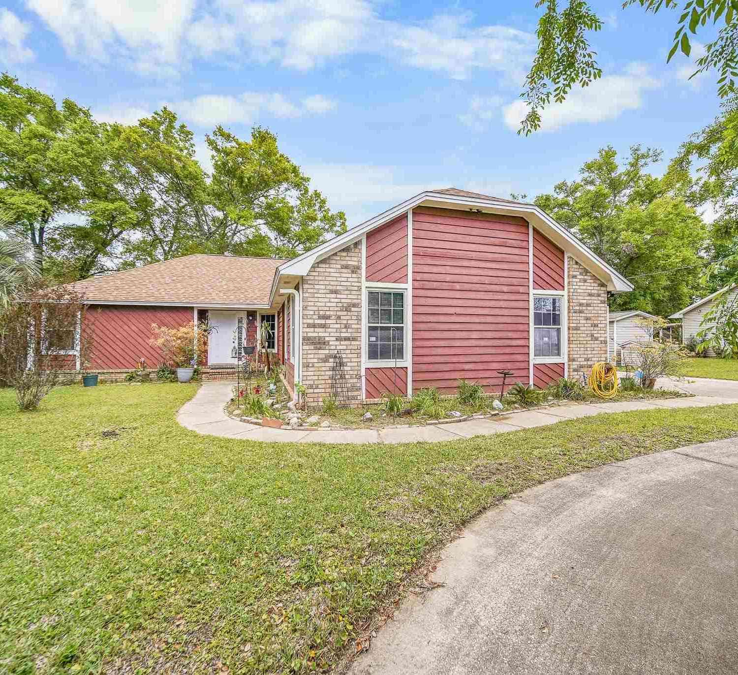 Homes For Sale - 5260 Crowson Rd<br/> Pensacola, FL 32526