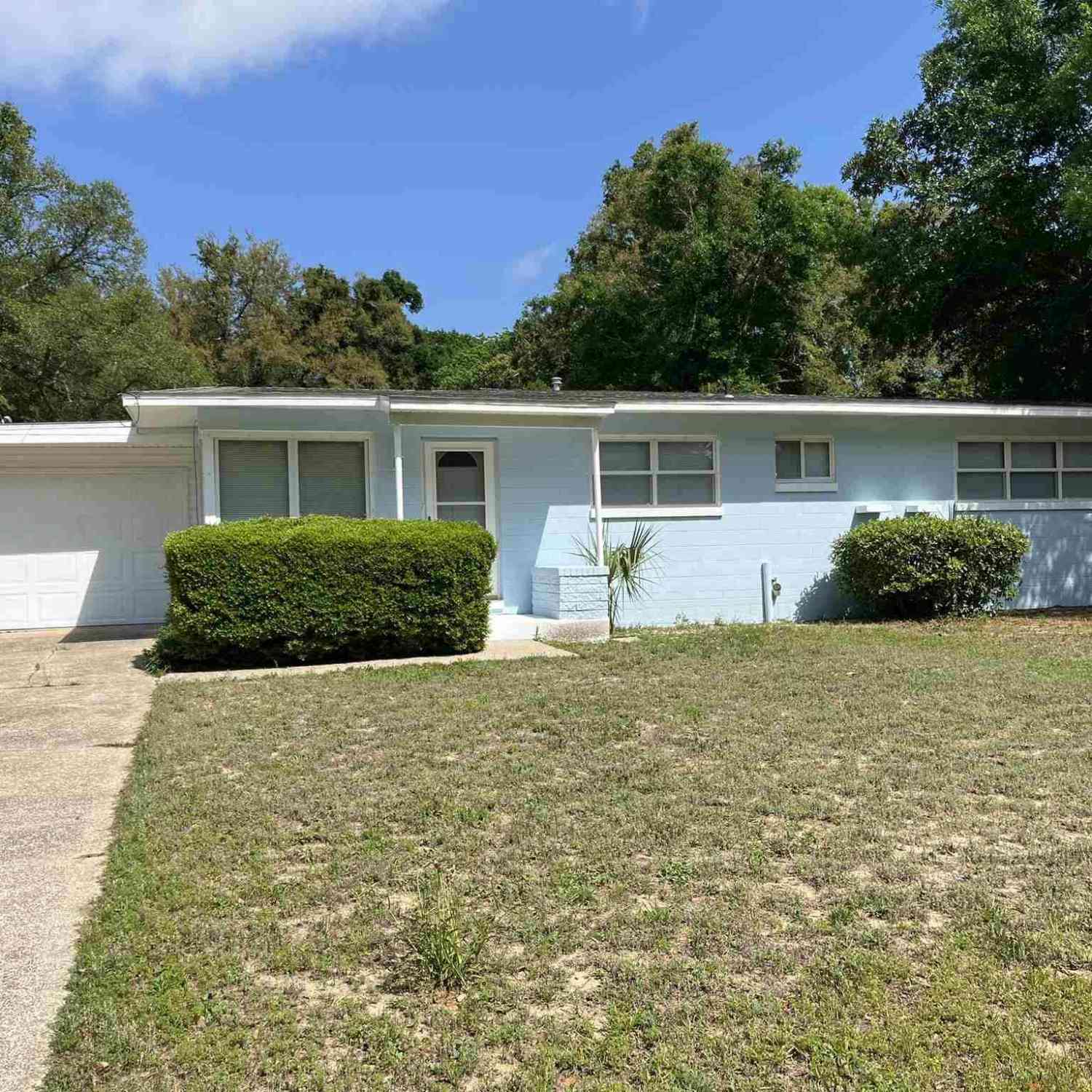 Homes For Sale - 504 Edgewood Cir<br/> Pensacola, FL 32506