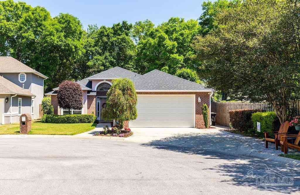 Homes For Sale - 5600 Enchanting Oaks Dr<br/> Pensacola, FL 32504