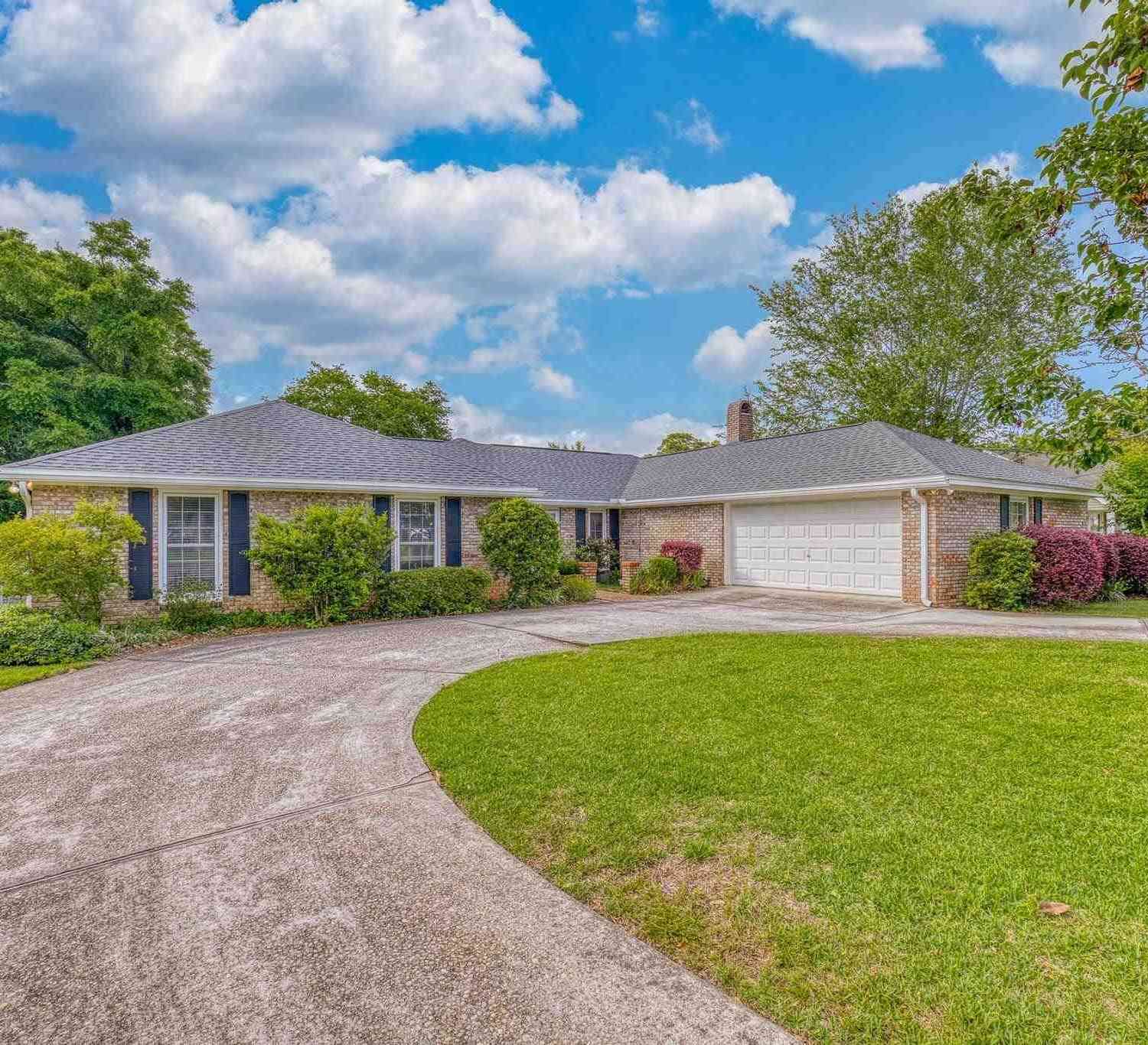Homes For Sale - 3725 Barnwell Cir<br/> Pensacola, FL 32503