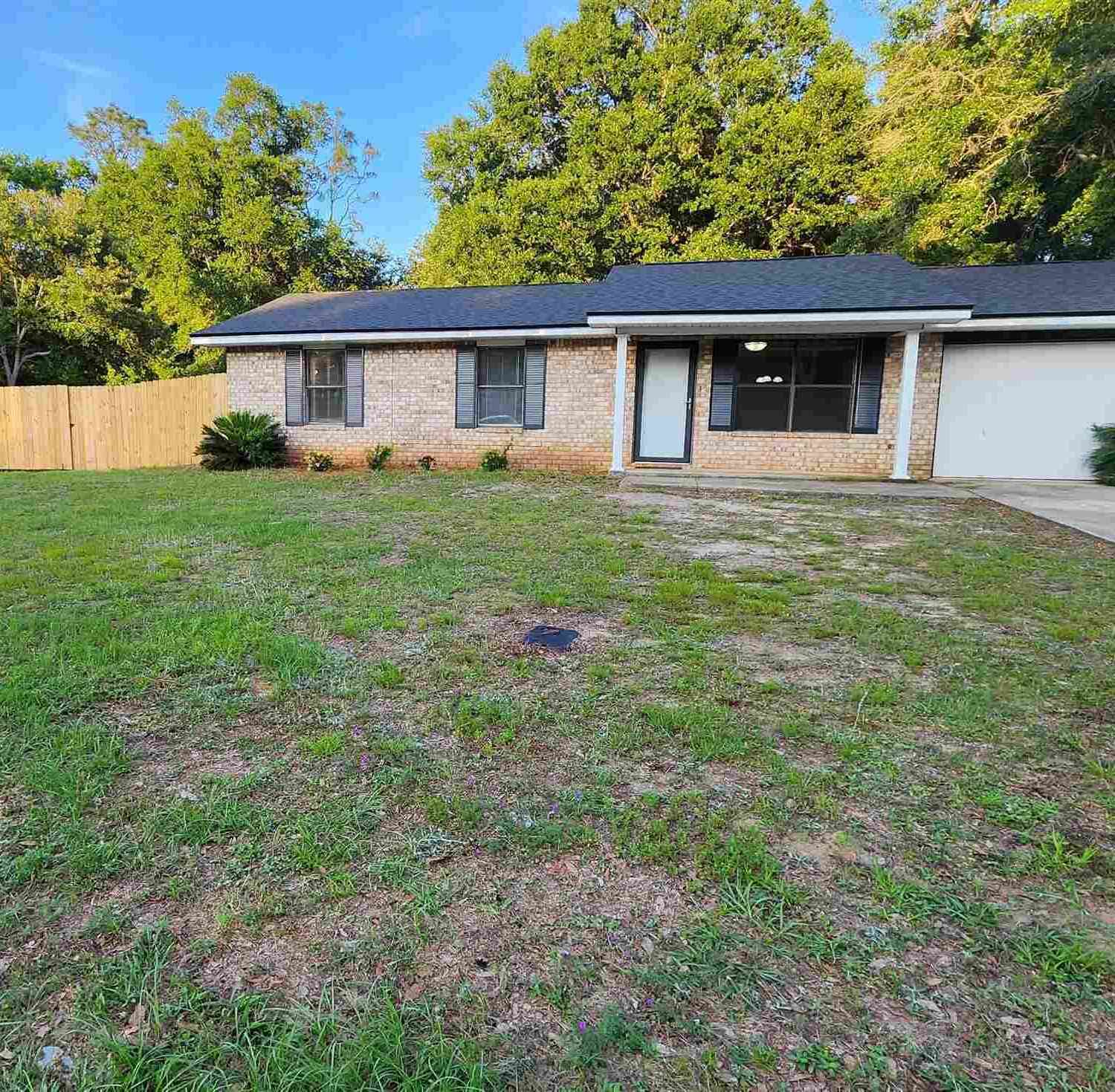 Homes For Sale - 5461 Camille Gardens Cir<br/> Milton, FL 32570
