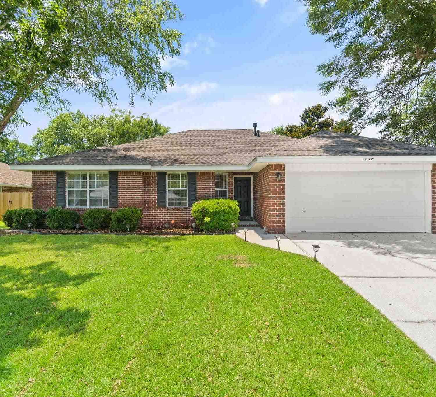 Homes For Sale - 1237 Plata Canada Dr<br/> Cantonment, FL 32533