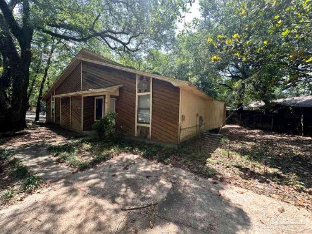 Multifamily For Sale - 7911 Deborah Dr<br/> Escambia County, Pensacola, FL 32514