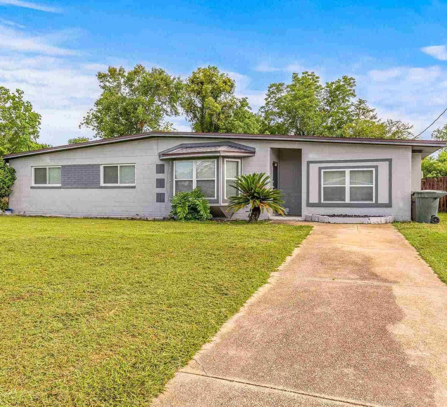 Homes For Sale - 144 Vassar Dr<br/> Pensacola, FL 32506