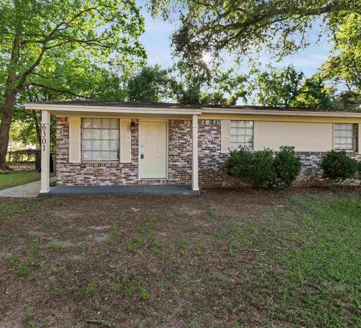 Homes For Sale - 6301 Montgomery Ave<br/> Pensacola, FL 32526