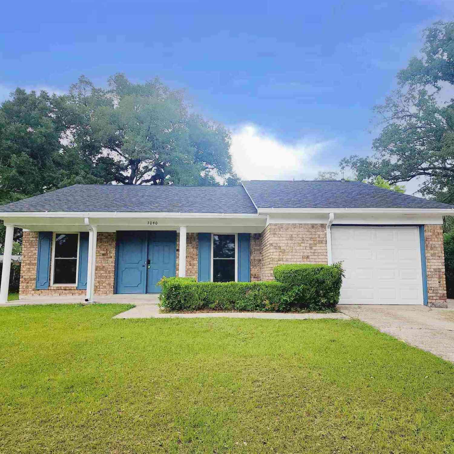Homes For Sale - 7040 Santa Barbara St<br/> Pensacola, FL 32526