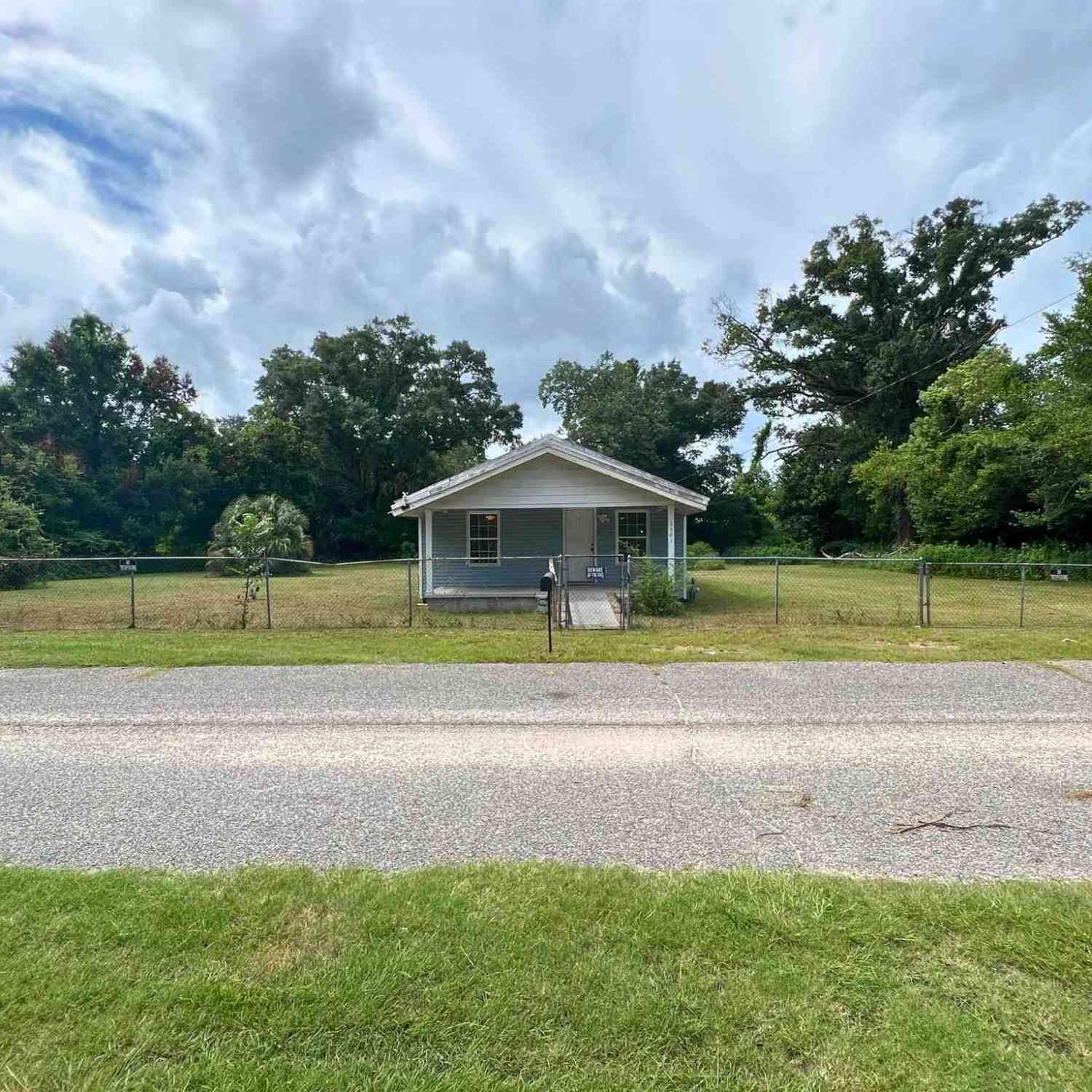 Homes For Sale - 2501 W Godfrey St<br/> Pensacola, FL 32505
