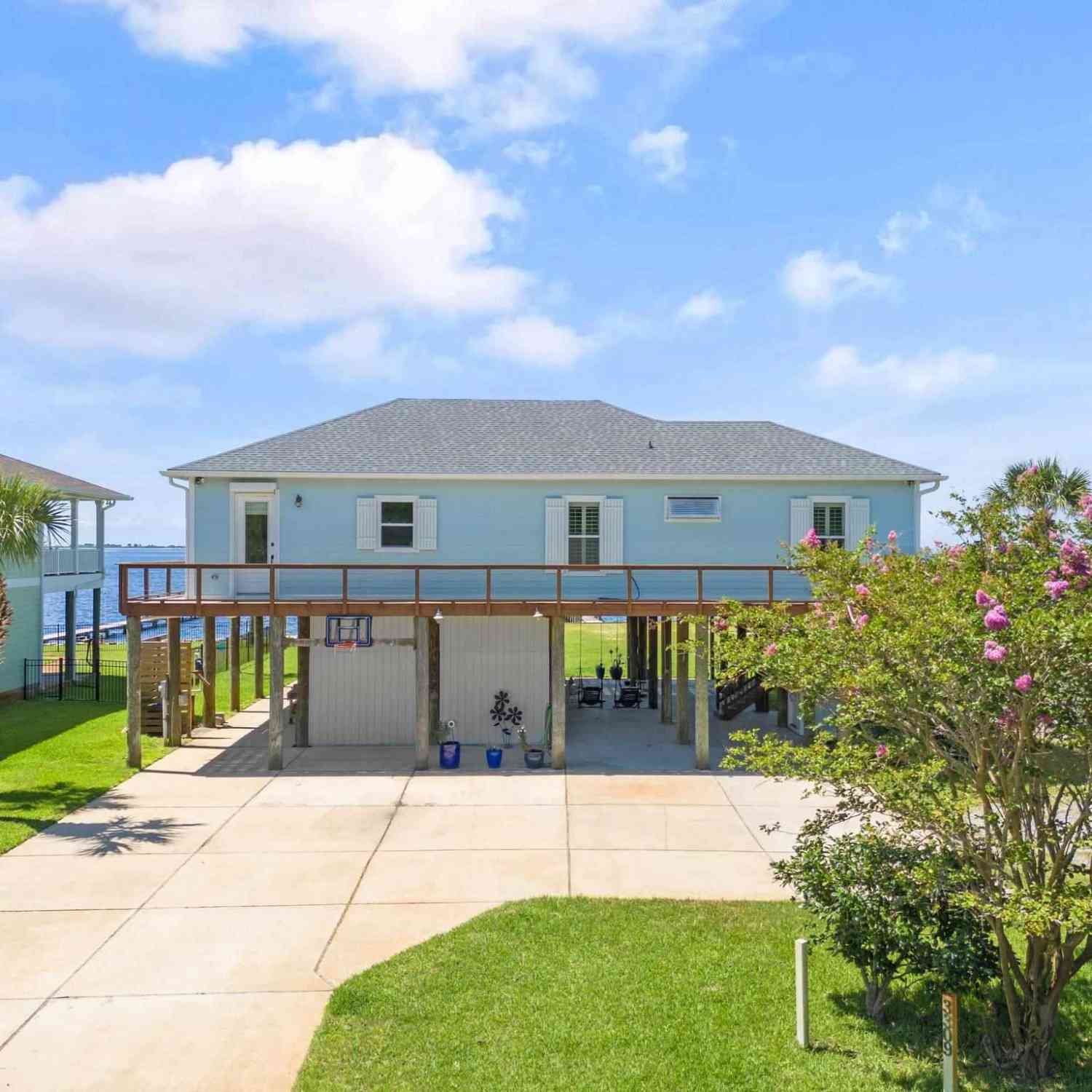 Homes For Sale - 3309 Edgewater Dr<br/> Gulf Breeze, FL 32563