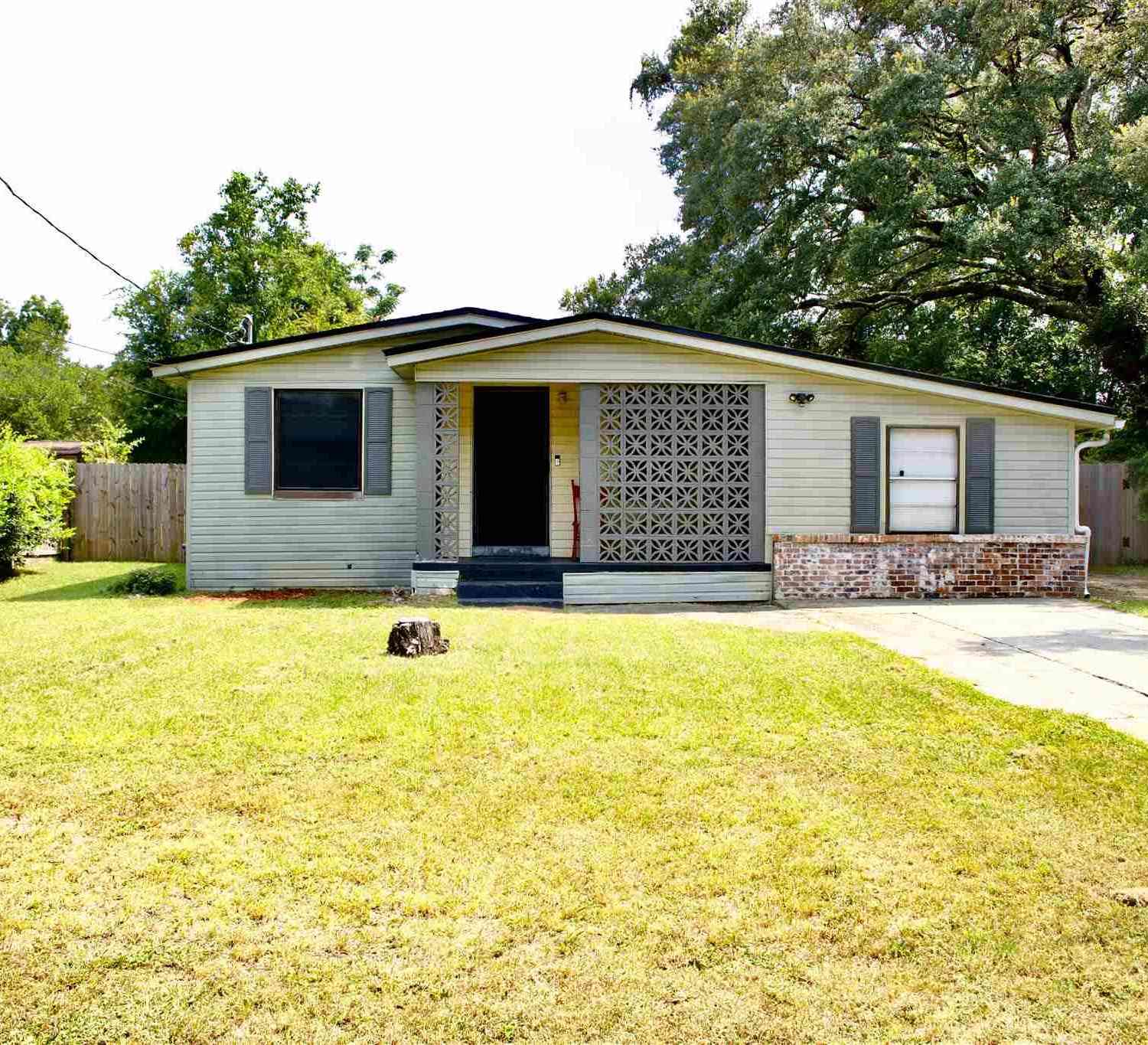 Homes For Sale - 3411 W Yonge St<br/> Pensacola, FL 32505