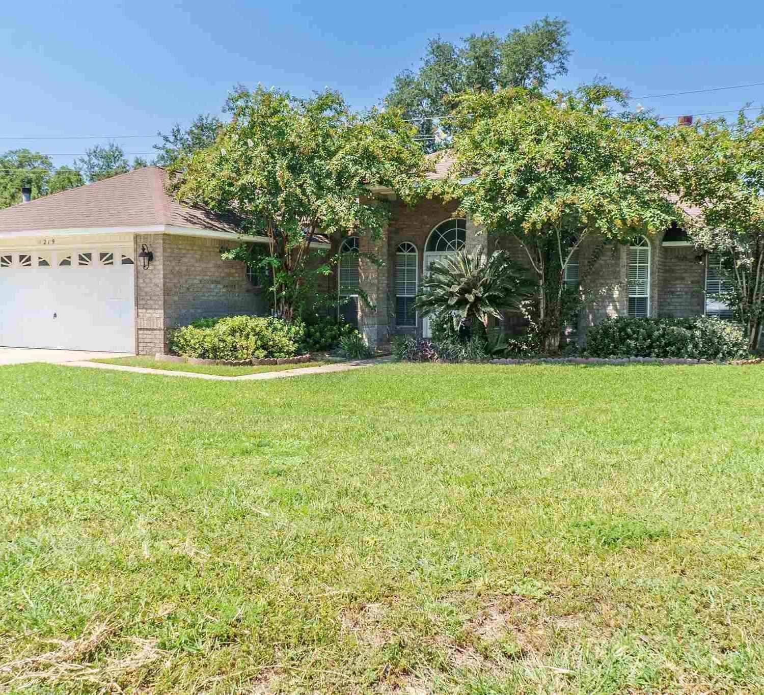 Homes For Sale - 1219 Tiger Trace Blvd<br/> Gulf Breeze, FL 32563