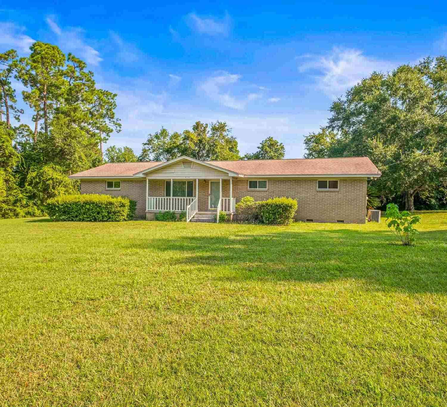 Homes For Sale - 408 E Park Ln<br/> Cantonment, FL 32533