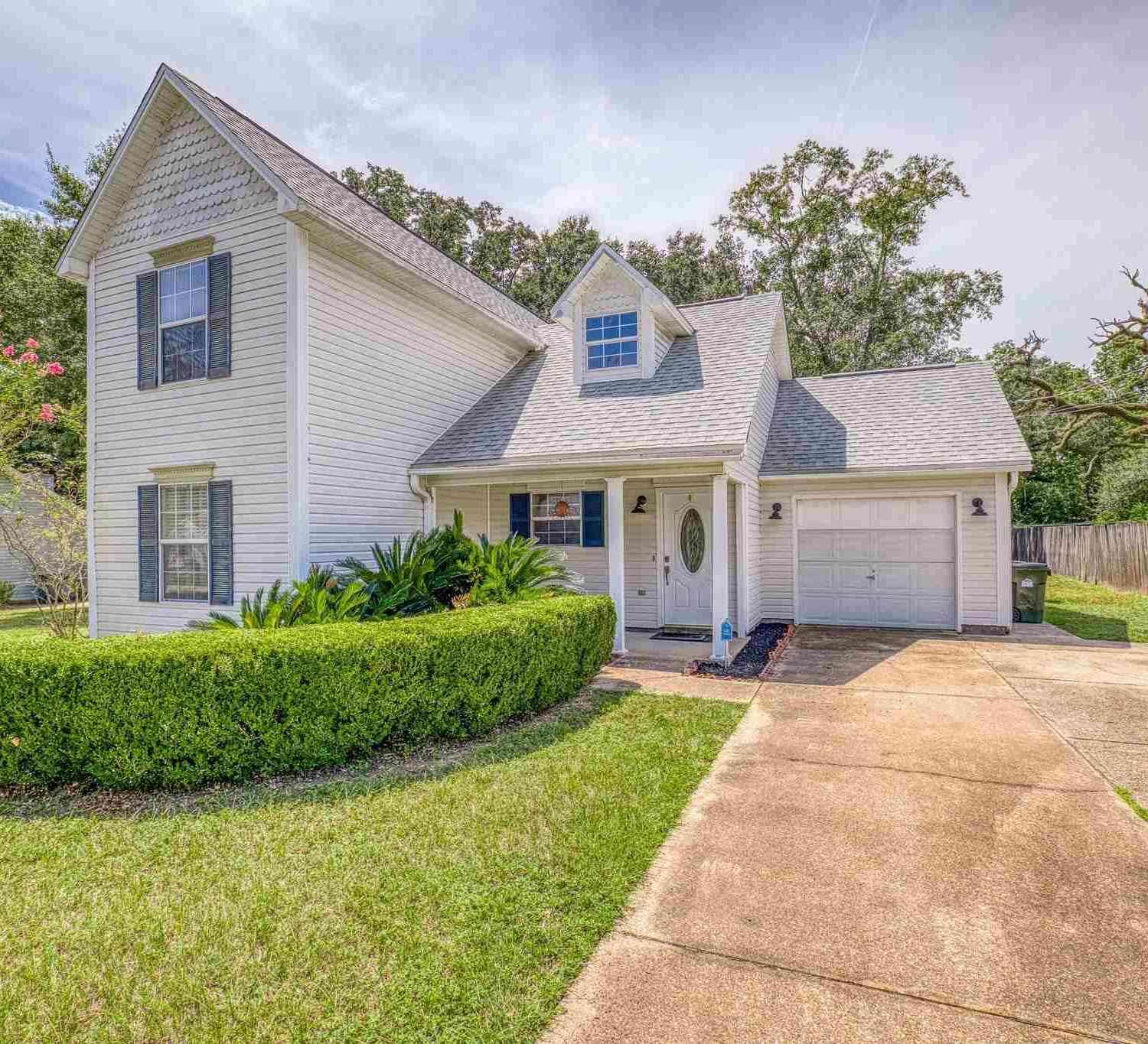 Homes For Sale - 319 Robinhood Ln<br/> Escambia County, Pensacola, FL 32526