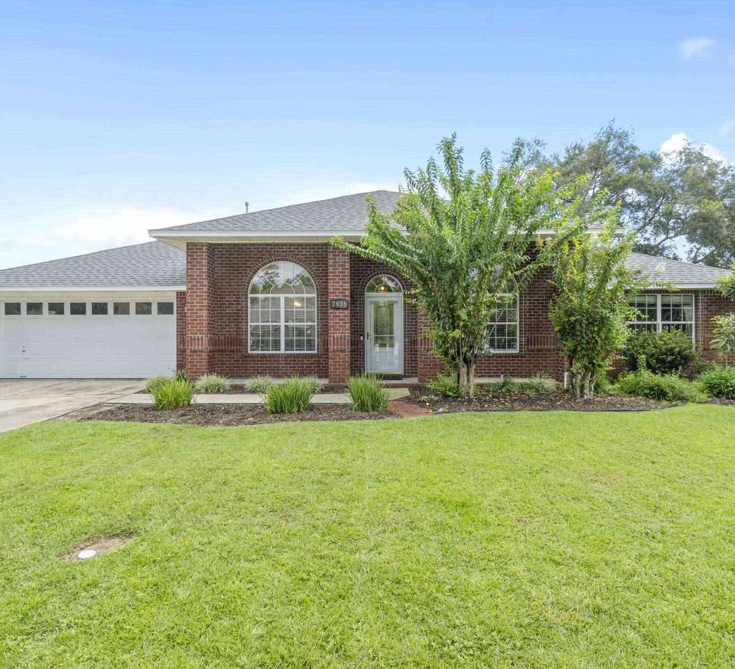 Homes For Sale - 7935 Castle Pointe Way<br/> Pensacola, FL 32506