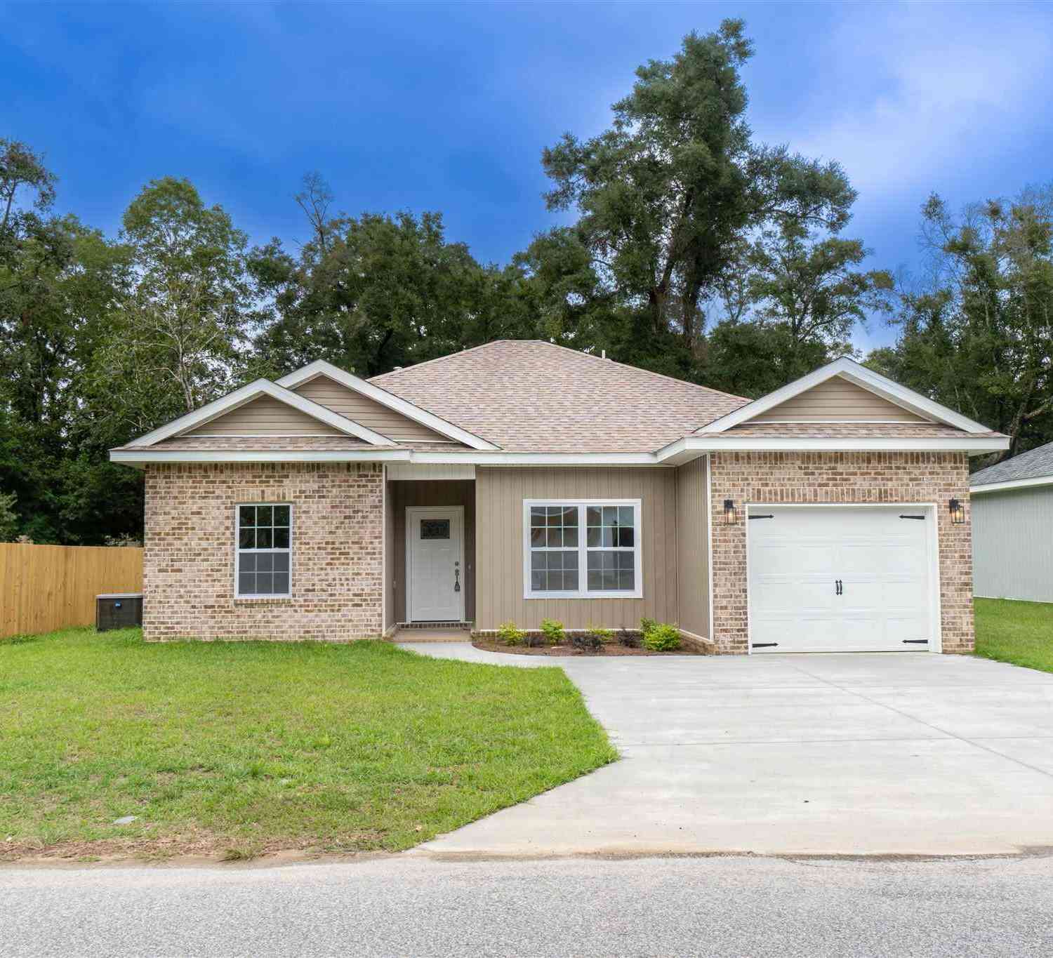 Homes For Sale - 8604 Sonnyboy Ln<br/> Pensacola, FL 32526