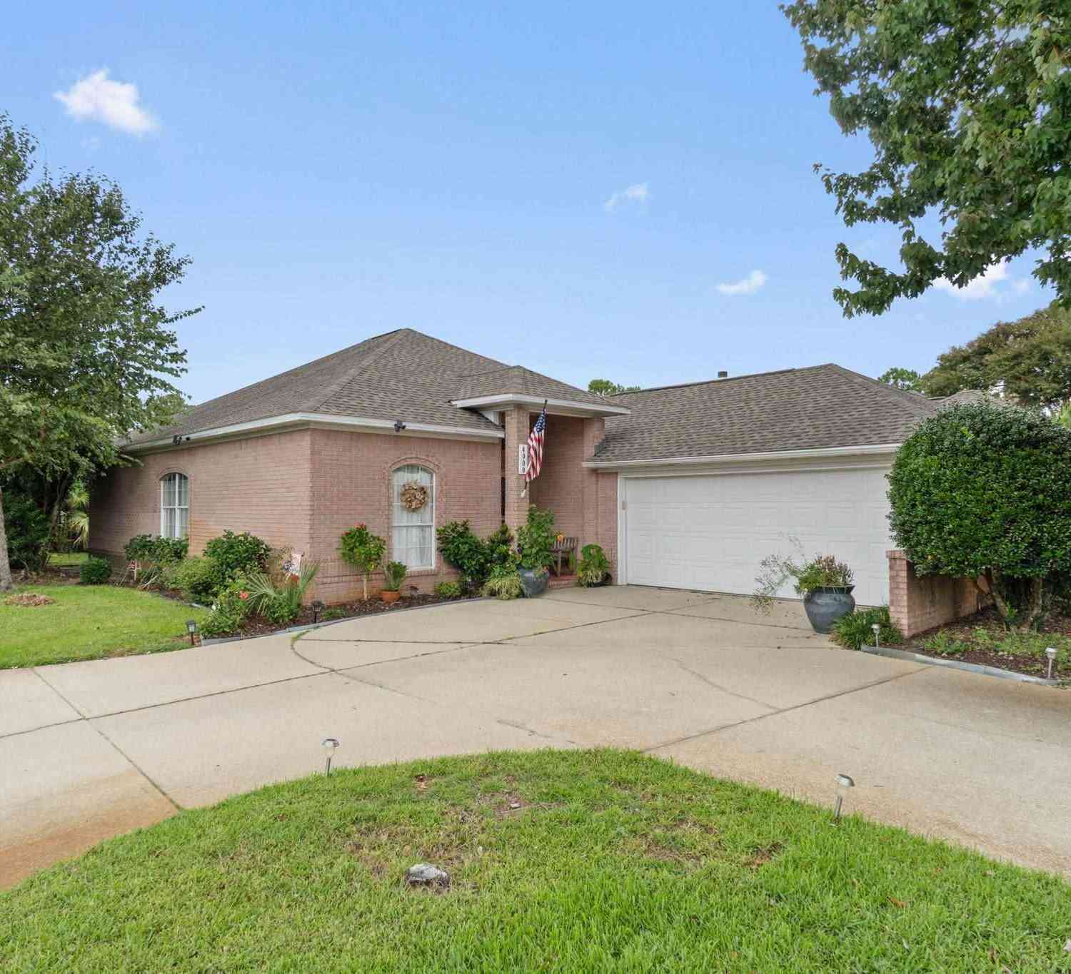 Homes For Sale - 4000 Longwood Cir<br/> Gulf Breeze, FL 32563